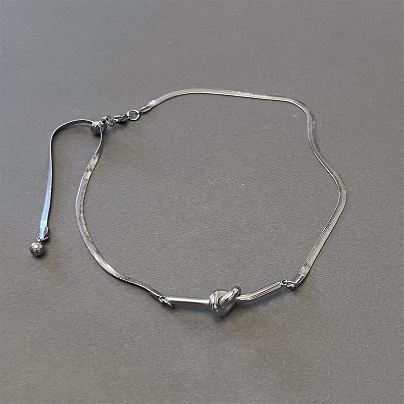 Discover high-quality metal chain necklaces designed for fashion lovers. These durable and stylish pieces are perfect for adding a touch of sophistication to any look. Shop now and enjoy timeless elegance.