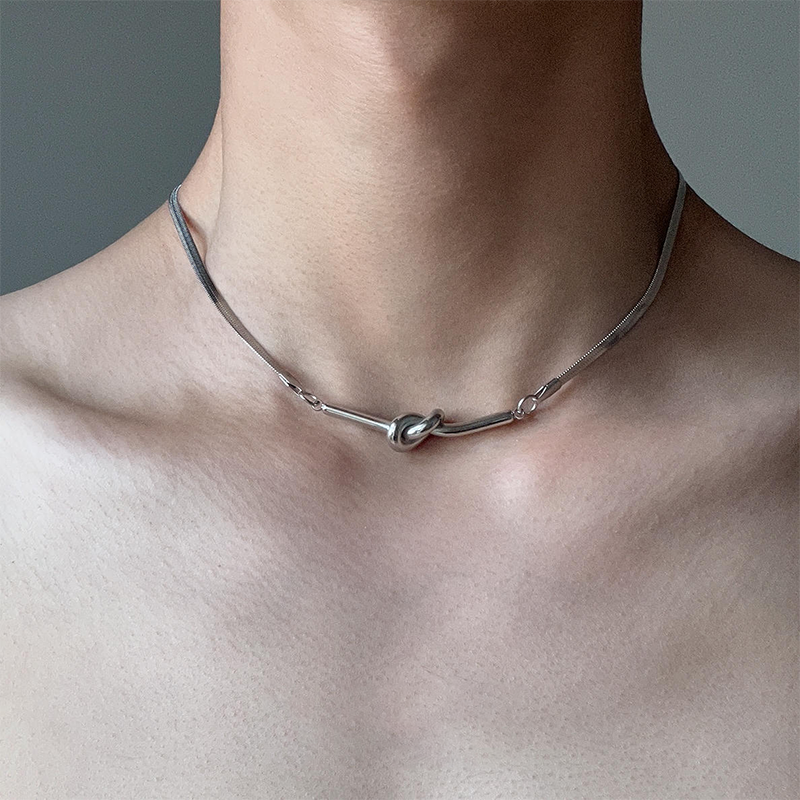 Discover high-quality metal chain necklaces designed for fashion lovers. These durable and stylish pieces are perfect for adding a touch of sophistication to any look. Shop now and enjoy timeless elegance.