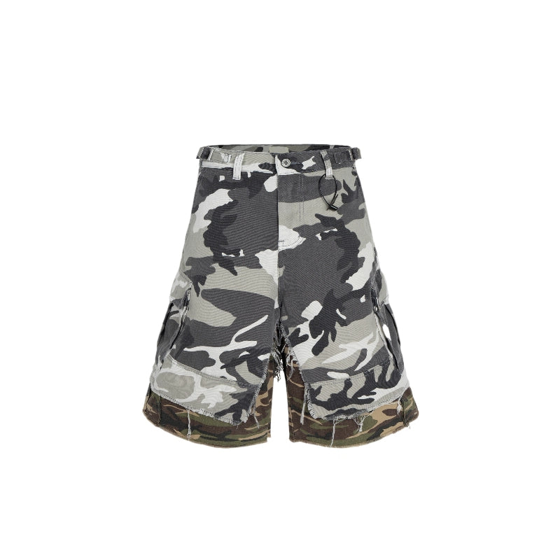 These Sanhoostudio camouflage shorts feature a layered fake two-piece design with a relaxed oversized silhouette and fringe detailing. Combining military ruggedness with deconstructed streetwear aesthetics, they stand out in everyday styling.