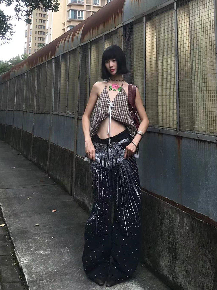 These laser rhinestone denim pants from Sanhoostudio sparkle with full-stone embellishments. Featuring a flared wide-leg silhouette, they embody futuristic glamour and bold streetwear style.