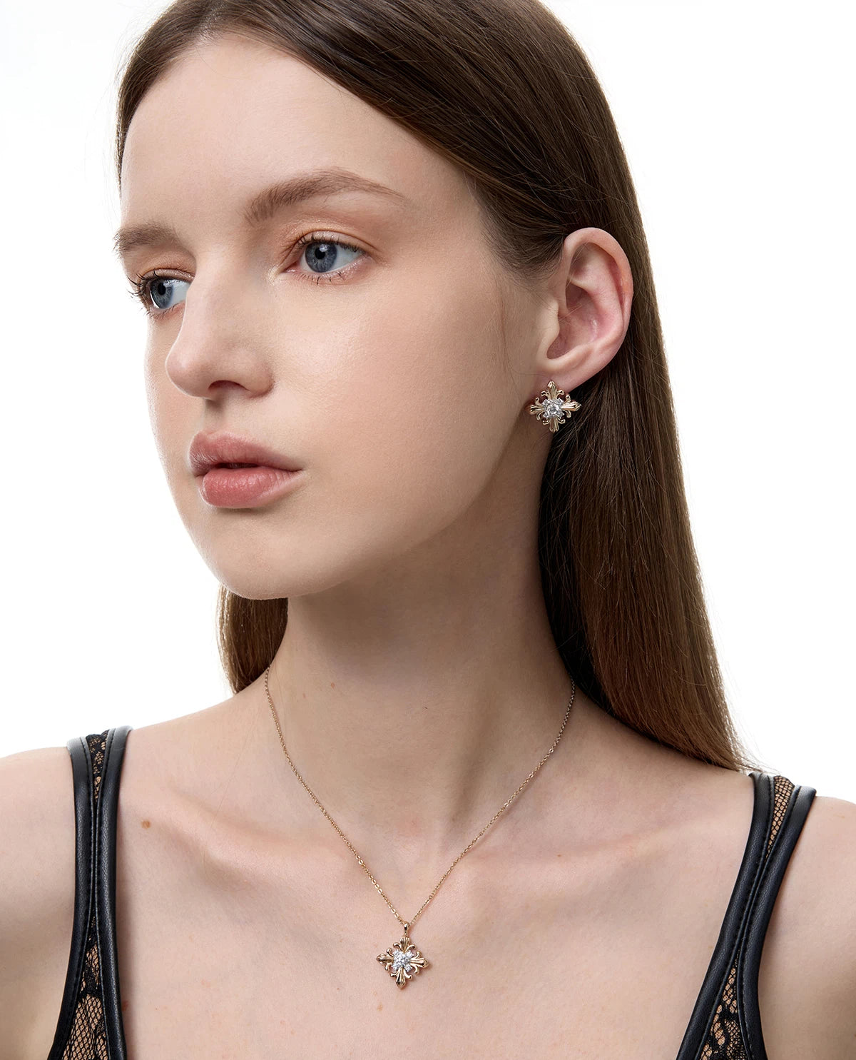 Minimal Iris Pendant Necklace