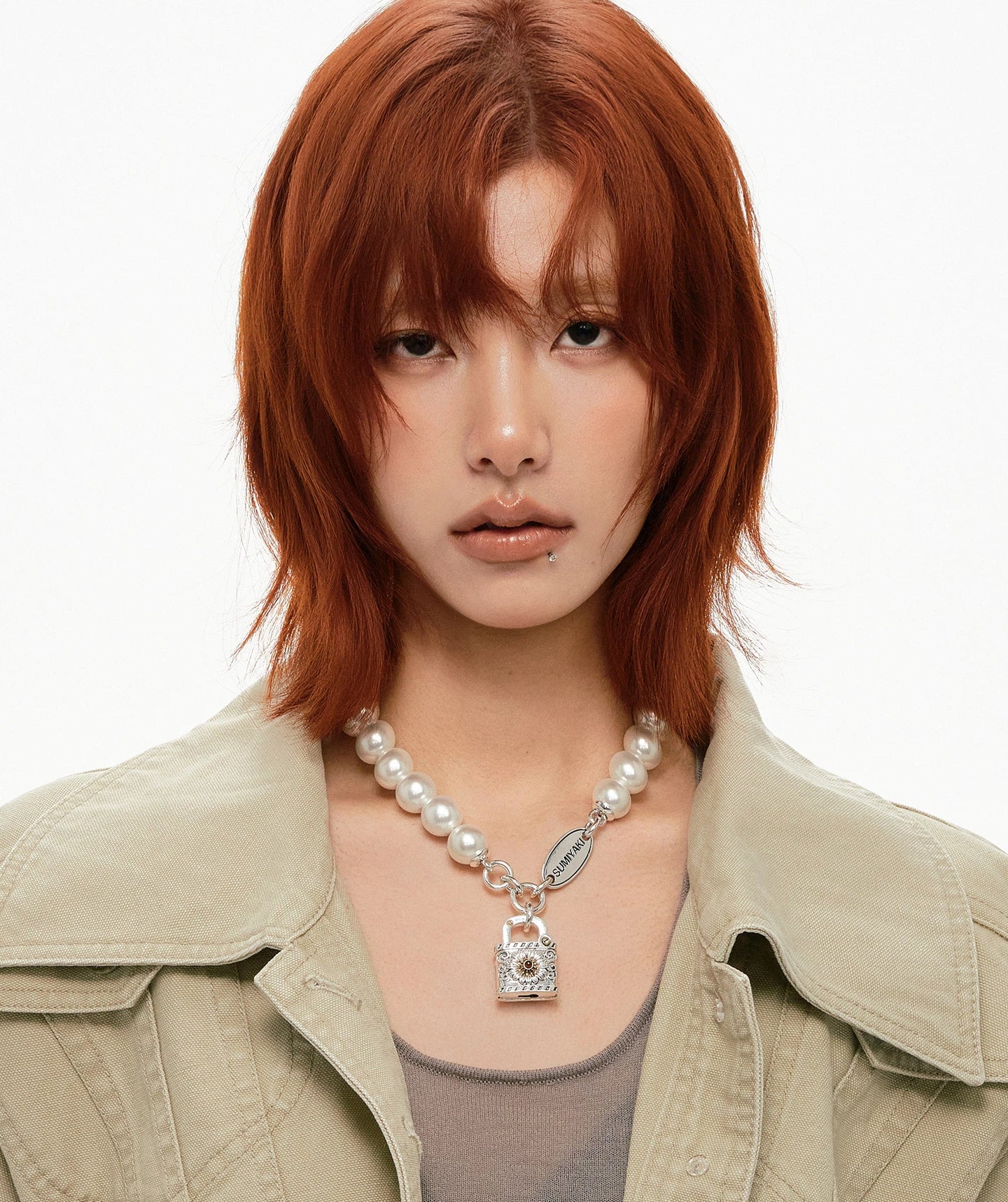 Exaggerated Daisy Pearl Lock Necklace