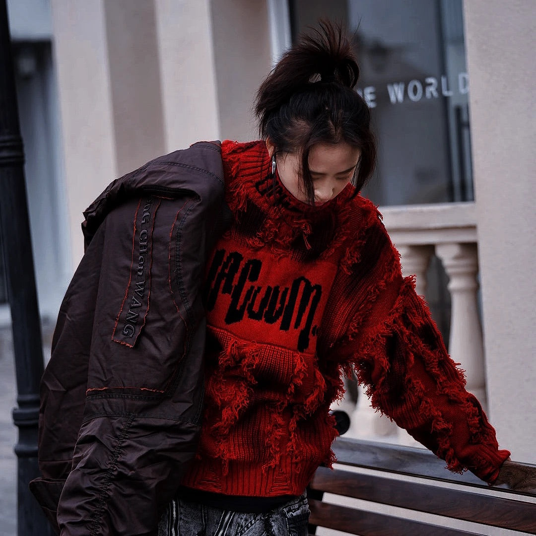 Street rebellion meets knit precision — this high-density graffiti sweater with distressed neck and paint-splash detail reflects SanhooStudio’s high-street chaos and raw design soul.