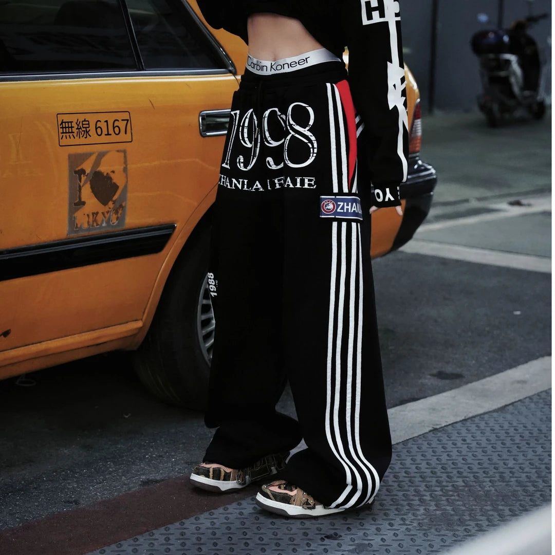 Sanhoostudio heavyweight sweatpants featuring fleece lining and printed details. Designed for unisex comfort and warm streetwear styling in fall and winter.
