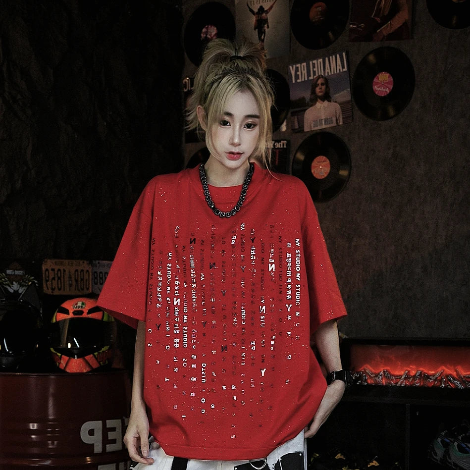 Sanhoostudio oversized T-shirt featuring star-inspired letter print design and heavyweight fabric construction. Designed for casual streetwear outfits with breathable comfort and versatile everyday styling.