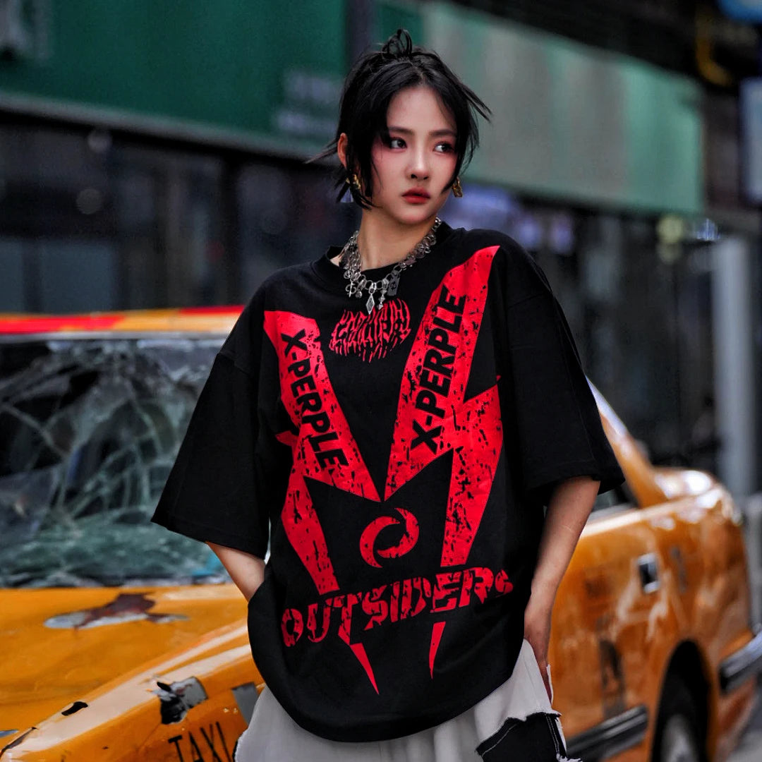 Sanhoostudio short sleeve T-shirt featuring lightning-inspired spray print artwork, breathable fabric, and an oversized fit. Built for summer streetwear outfits with comfort, personality, and everyday versatility.
