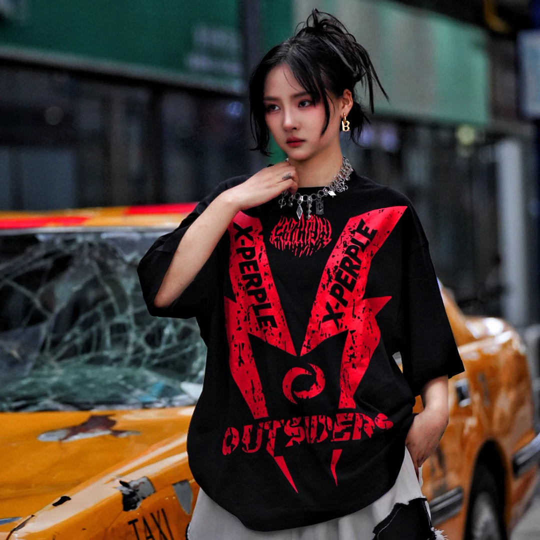 Sanhoostudio short sleeve T-shirt featuring lightning-inspired spray print artwork, breathable fabric, and an oversized fit. Built for summer streetwear outfits with comfort, personality, and everyday versatility.