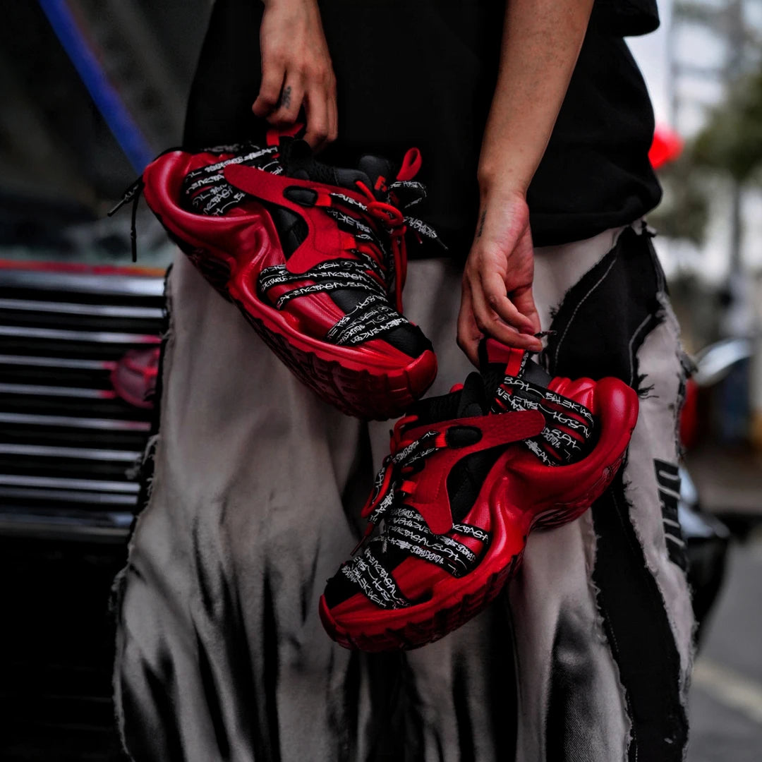 Sanhoostudio dad sneakers featuring a black and red colorblock design, cushioned sole construction, and a versatile streetwear silhouette. Built for everyday comfort, durable performance, and effortless styling with casual and urban outfits.
