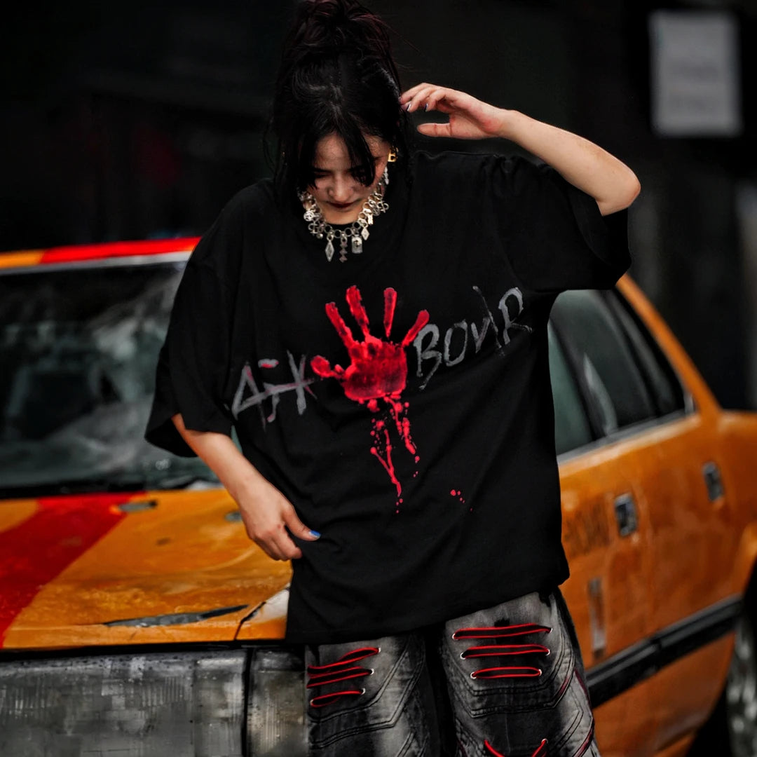 Heavyweight Sanhoostudio short sleeve featuring a bold spray-painted handprint design. Combining premium high-street aesthetics with a relaxed, unisex fit for standout urban fashion appeal.