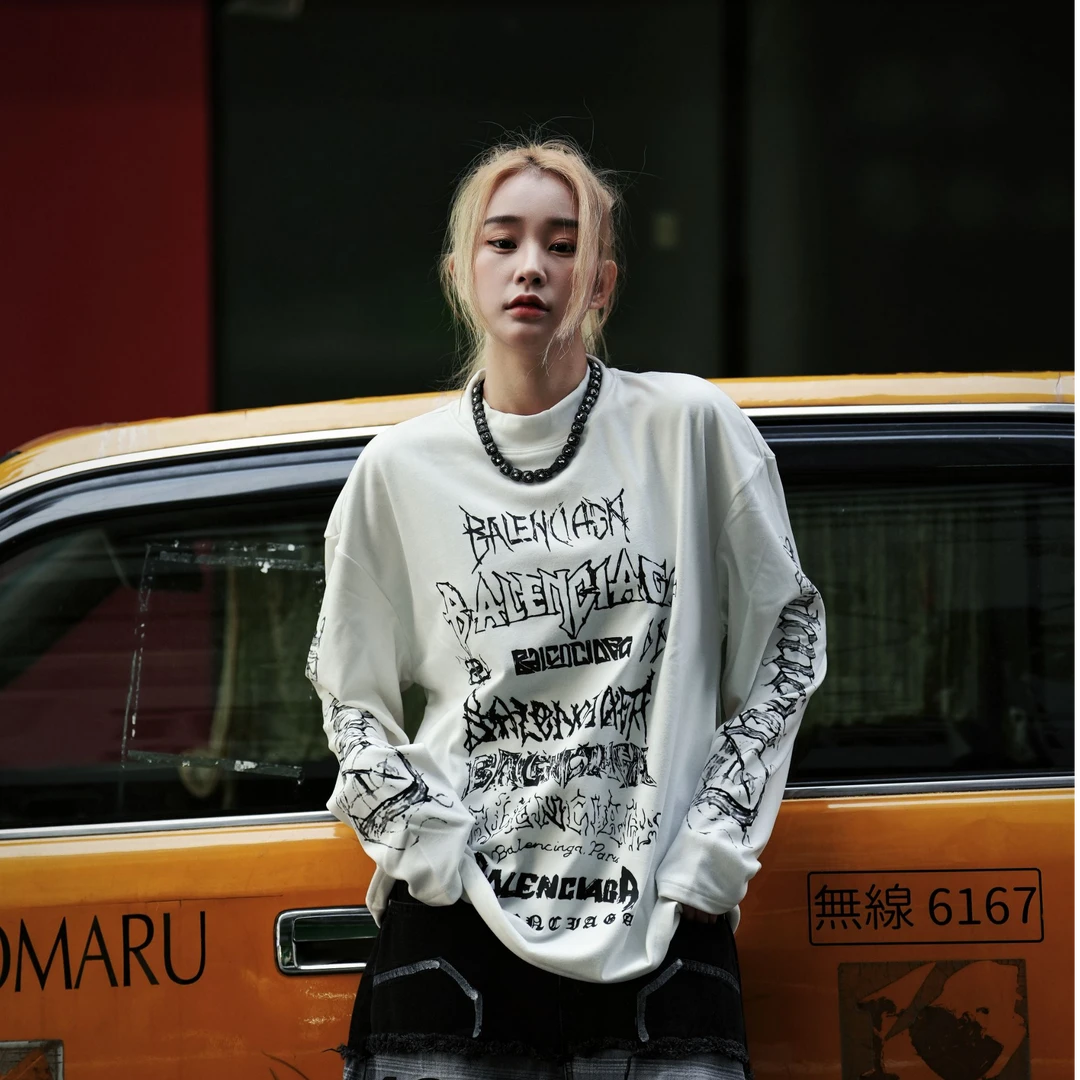 Sanhoostudio thermal long sleeve top featuring double-sided soft fleece fabric, flexible stretch construction, and a relaxed oversized silhouette. Designed for comfortable fall and winter layering with gentle warmth, unrestricted movement, versatile everyday styling, and contemporary unisex appeal.