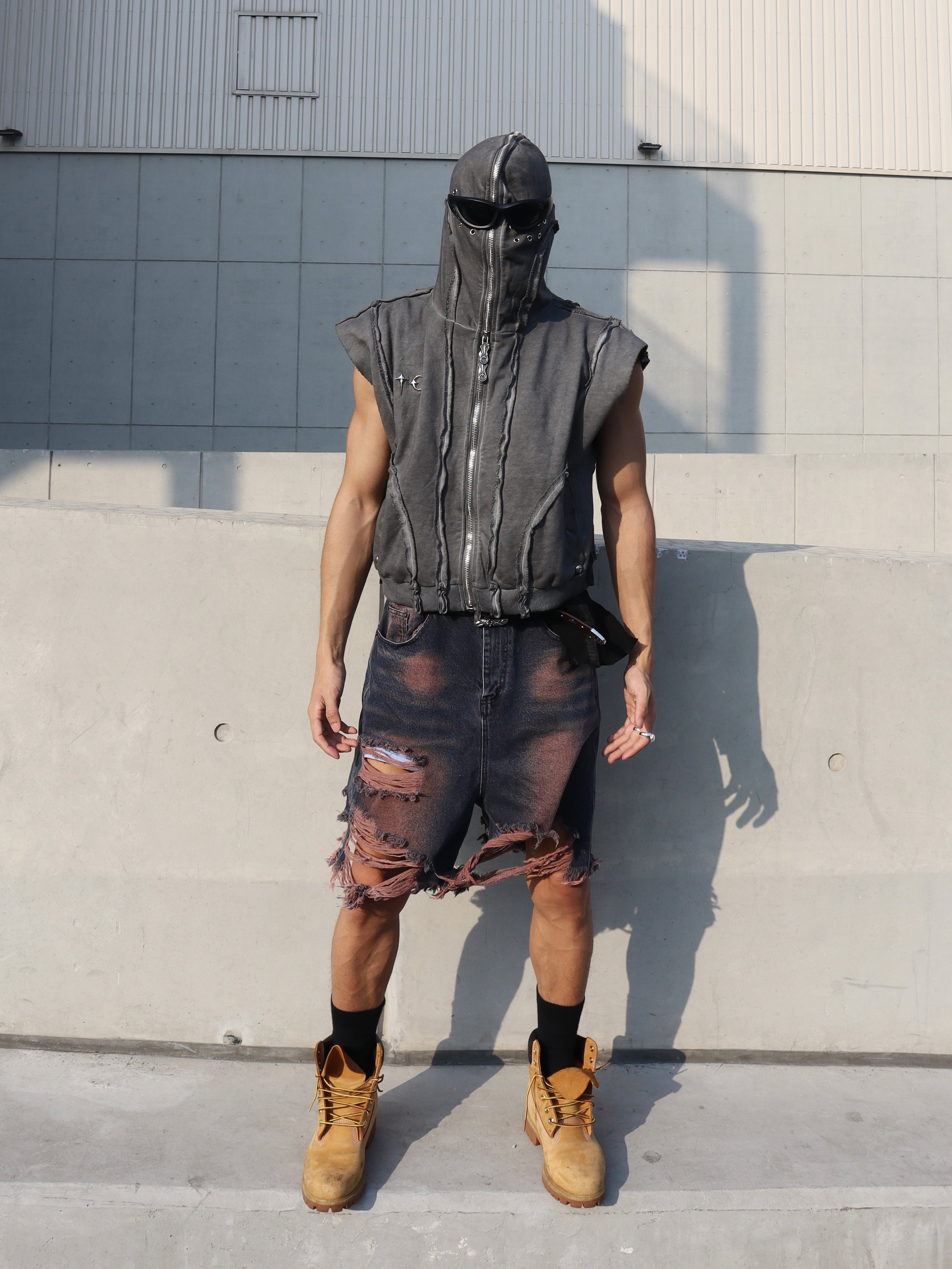 Raw Edge Hollow Metal Button Hooded Vest