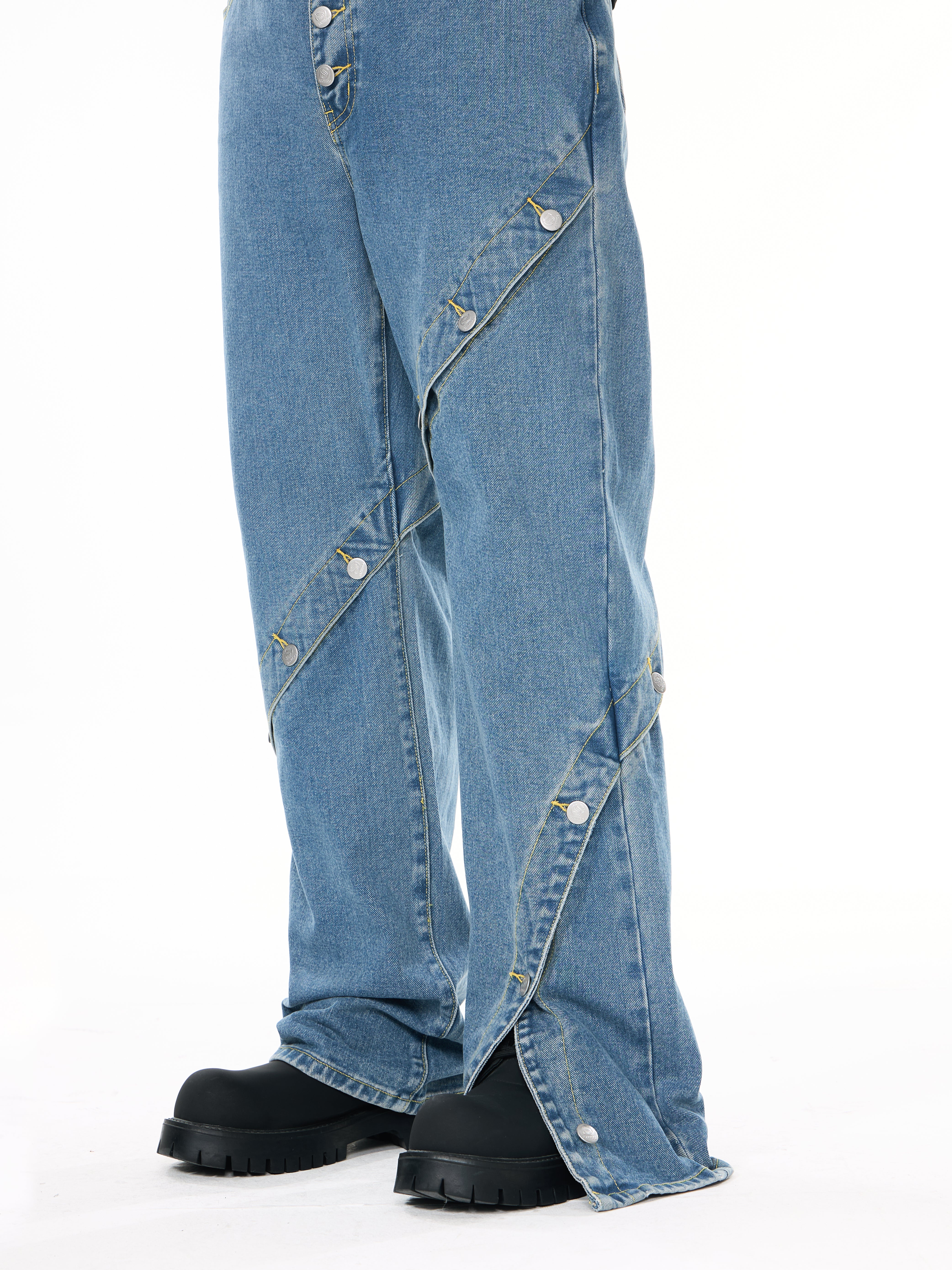Metal Button Wide-leg Jeans