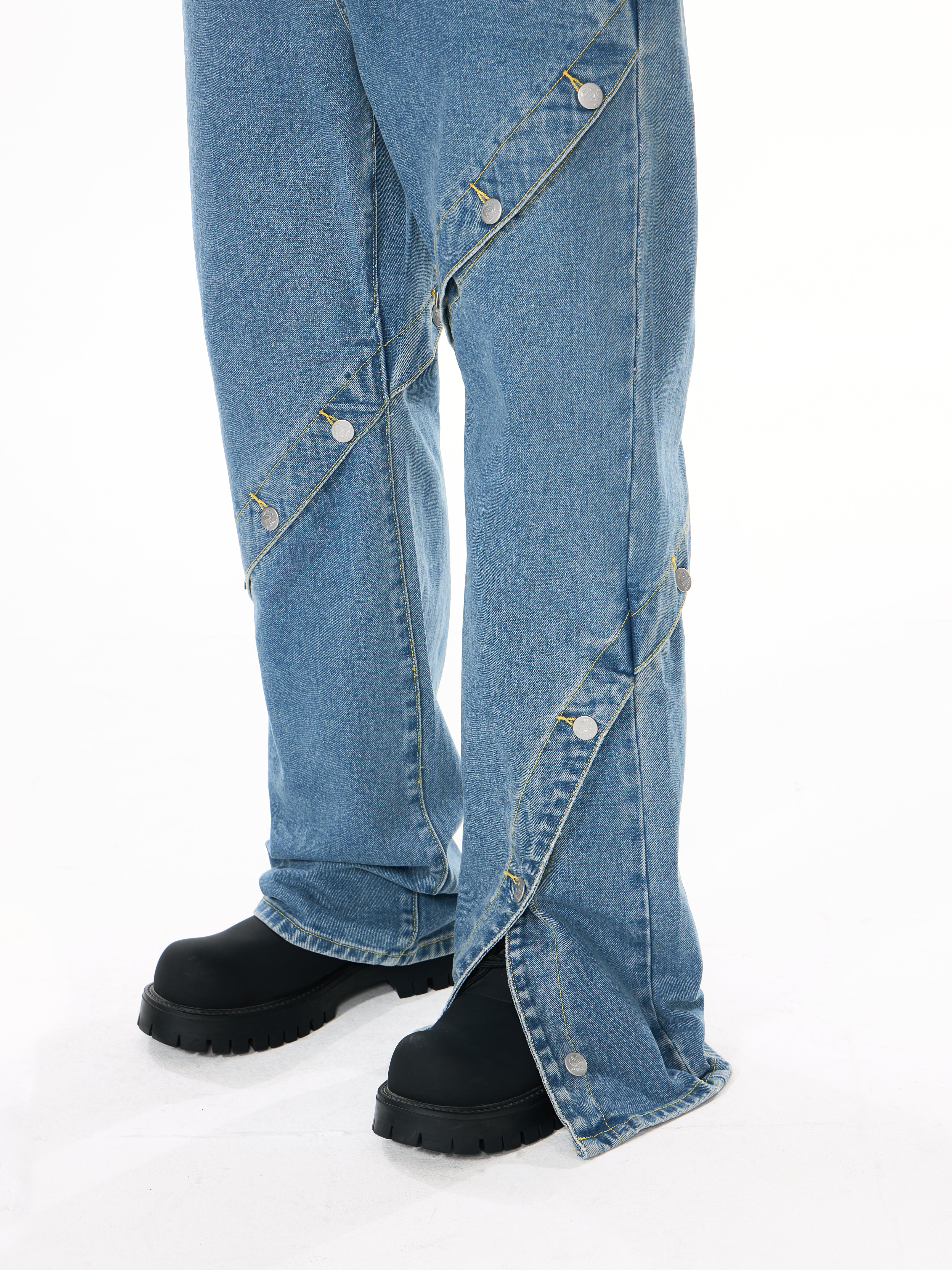 Metal Button Wide-leg Jeans