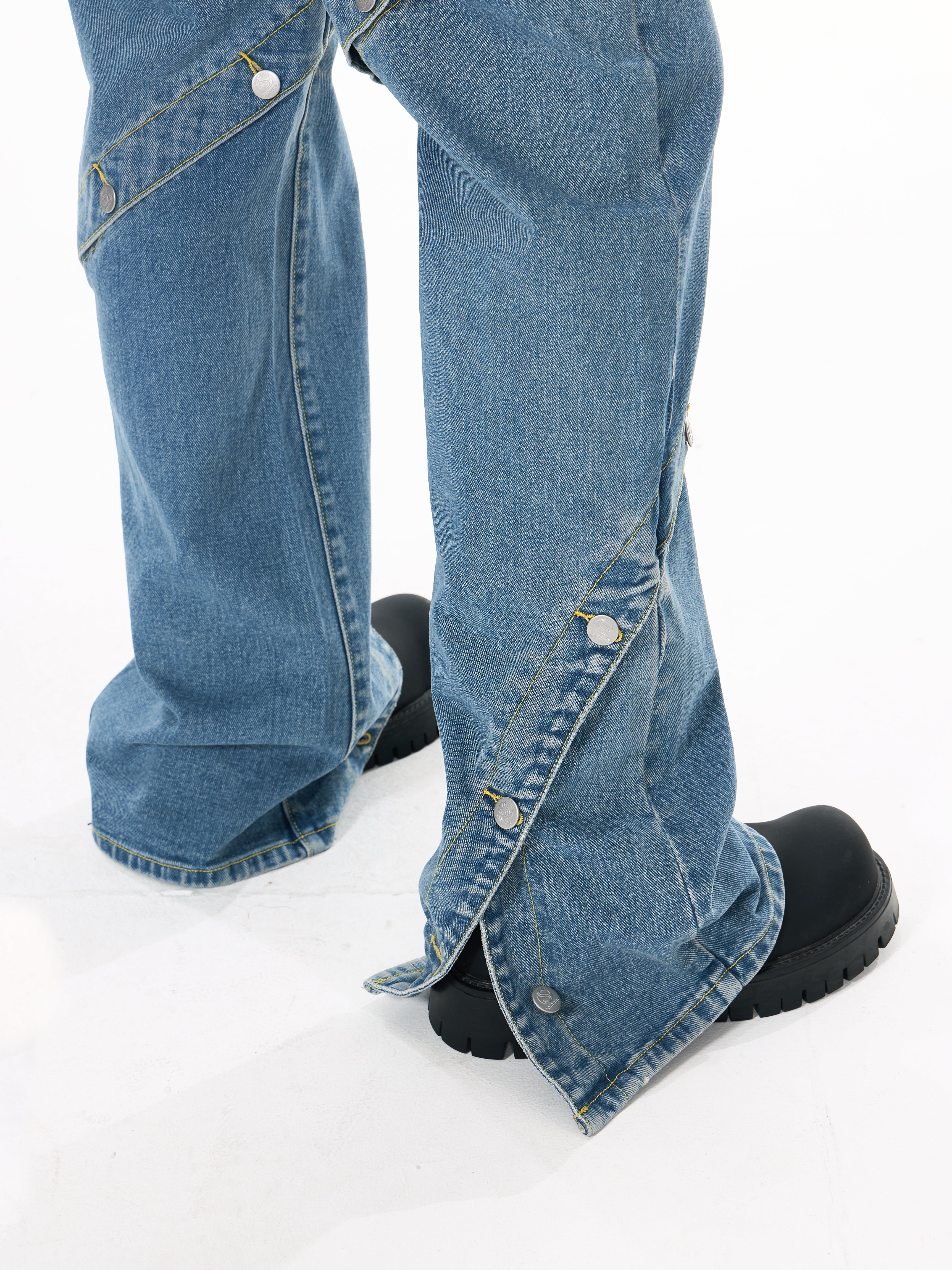 Metal Button Wide-leg Jeans