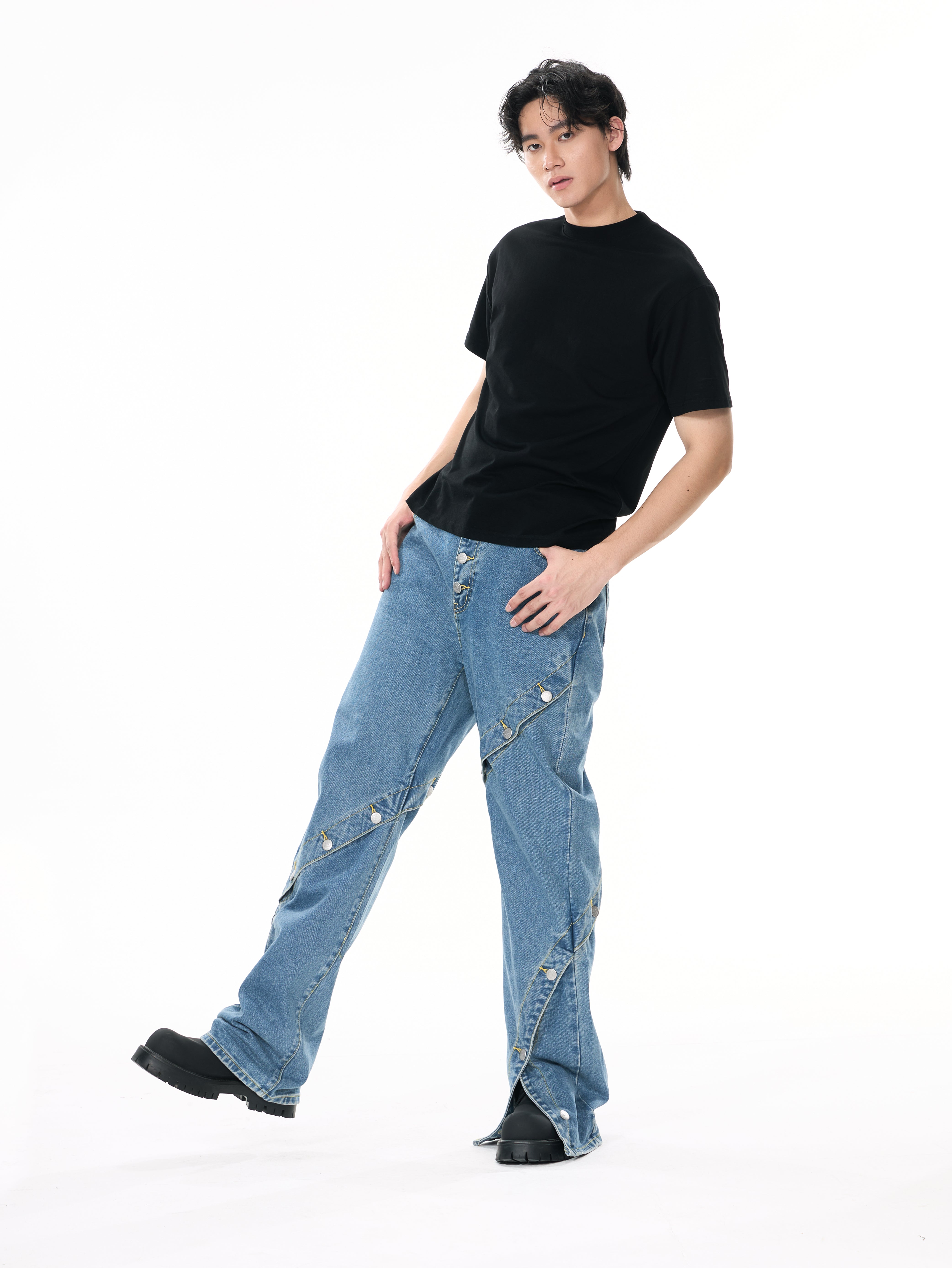 Metal Button Wide-leg Jeans