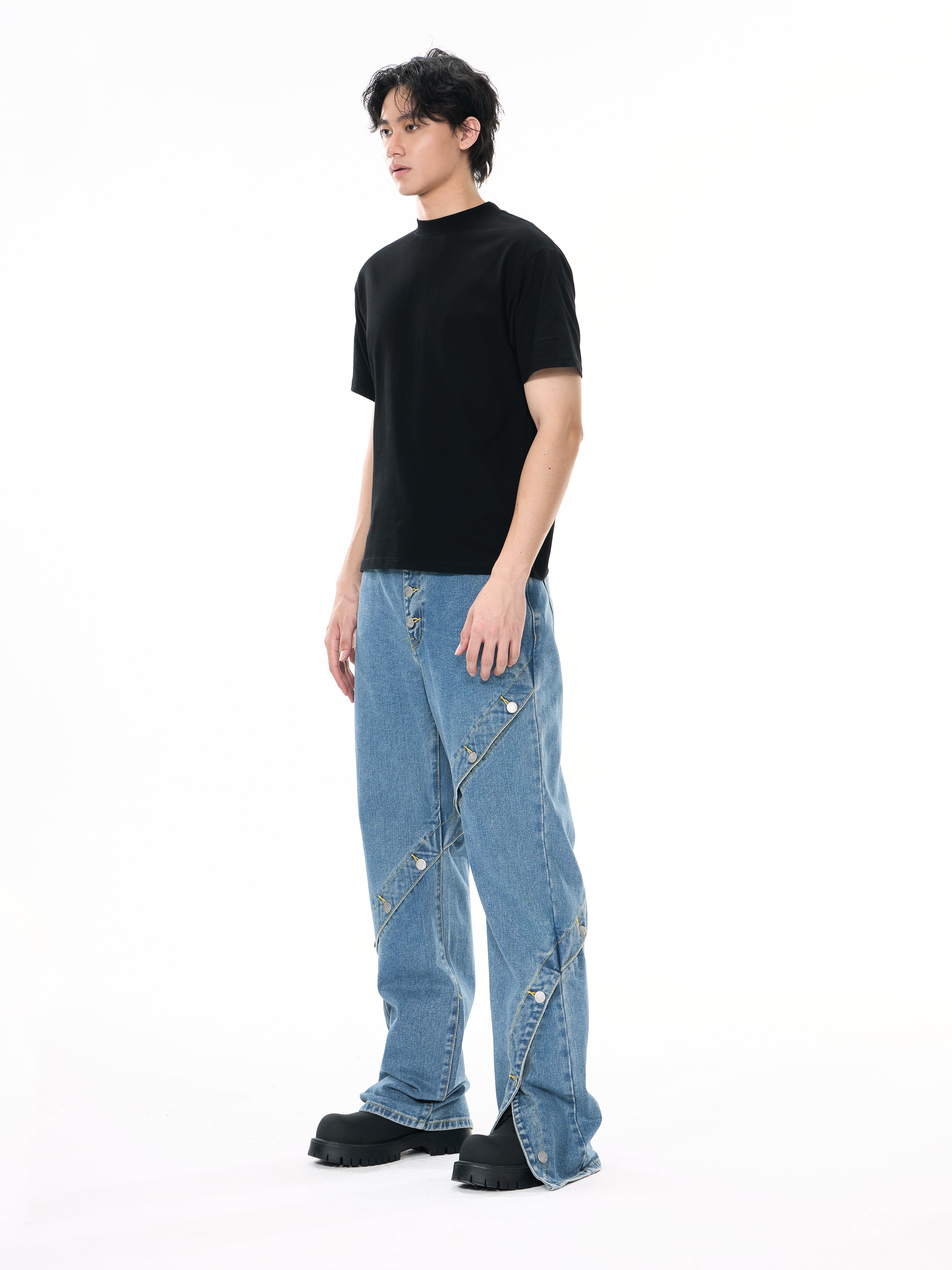 Metal Button Wide-leg Jeans