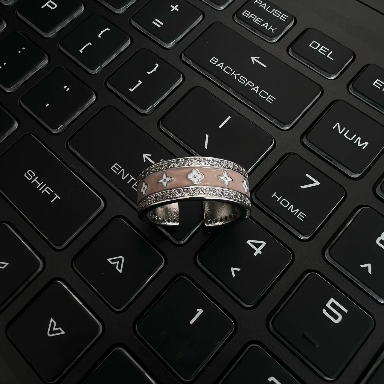 Brown Vintage Diamond Enamel Ring