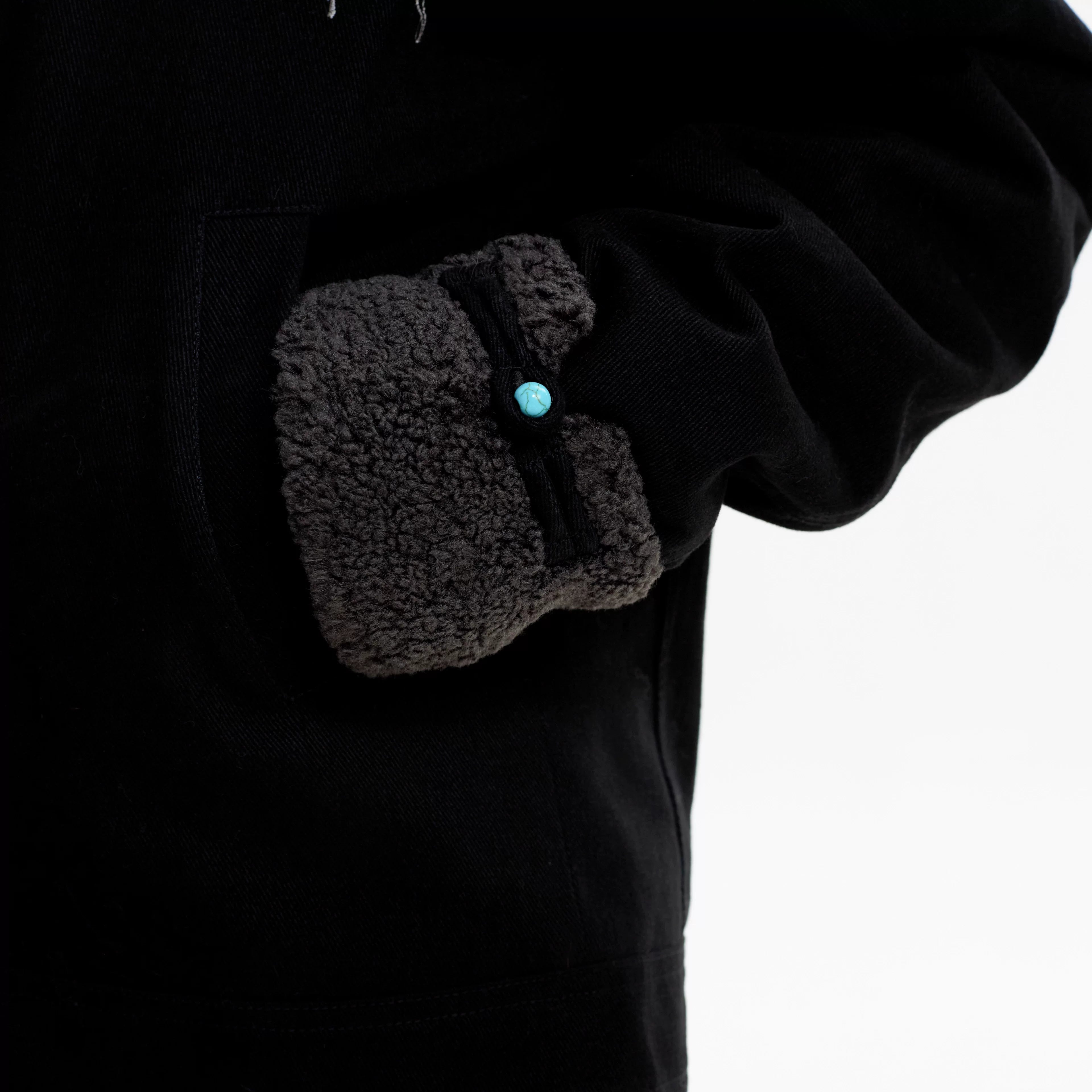 Sanhoostudio fleece-lined jacket designed for warmth and comfort. A unisex winter outerwear piece with relaxed streetwear style.