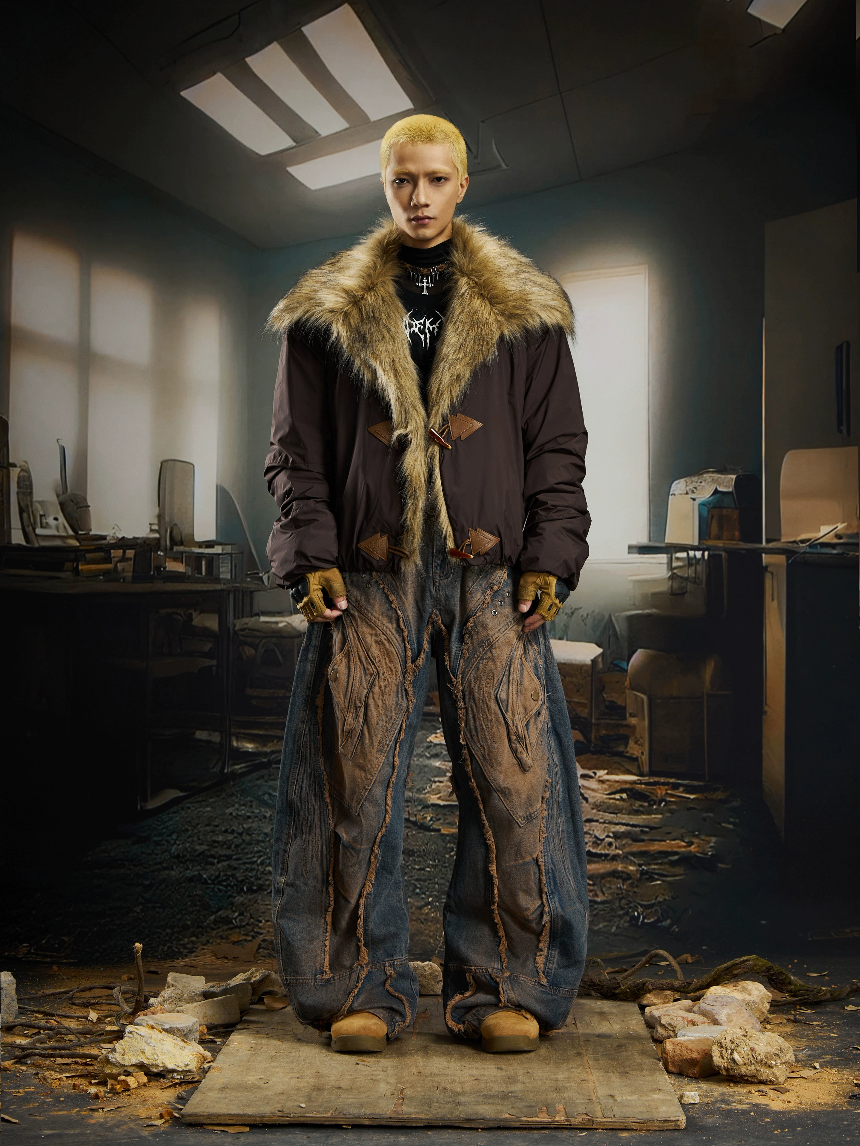 Extreme deconstructed blade-cut jeans with raw edges, washed fading, and a post-apocalyptic street silhouette. A signature Sanhoostudio statement.