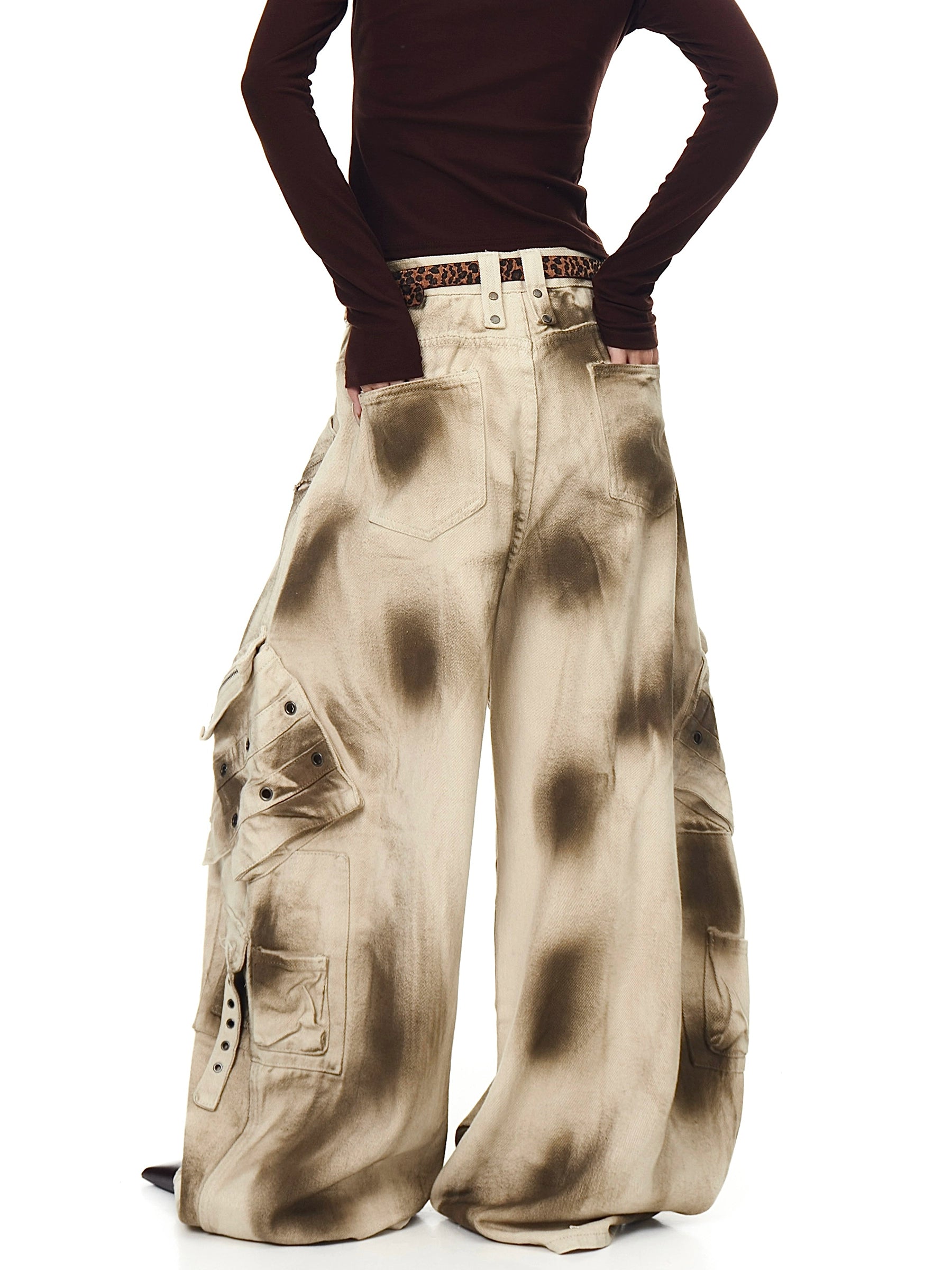 Sanhoostudio’s distressed dirty wash cargo pants combine high street aesthetics with a deconstructed wide leg silhouette, perfect for a grunge-inspired wardrobe.