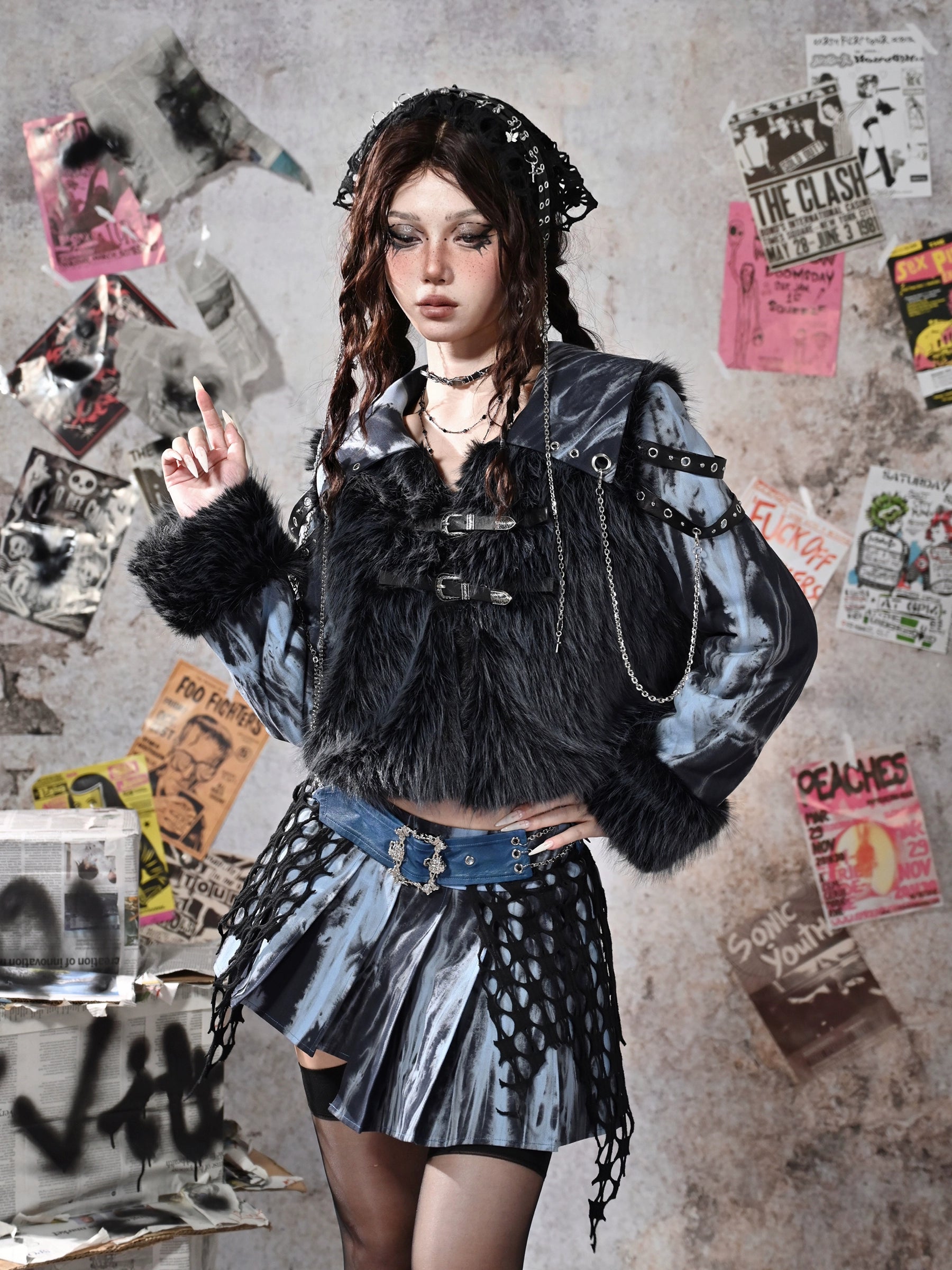 Sanhoostudio’s tie-dye chain fur jacket redefines Y2K punk style with plush warmth, bold patchwork, and edgy detailing for standout winter outfits.