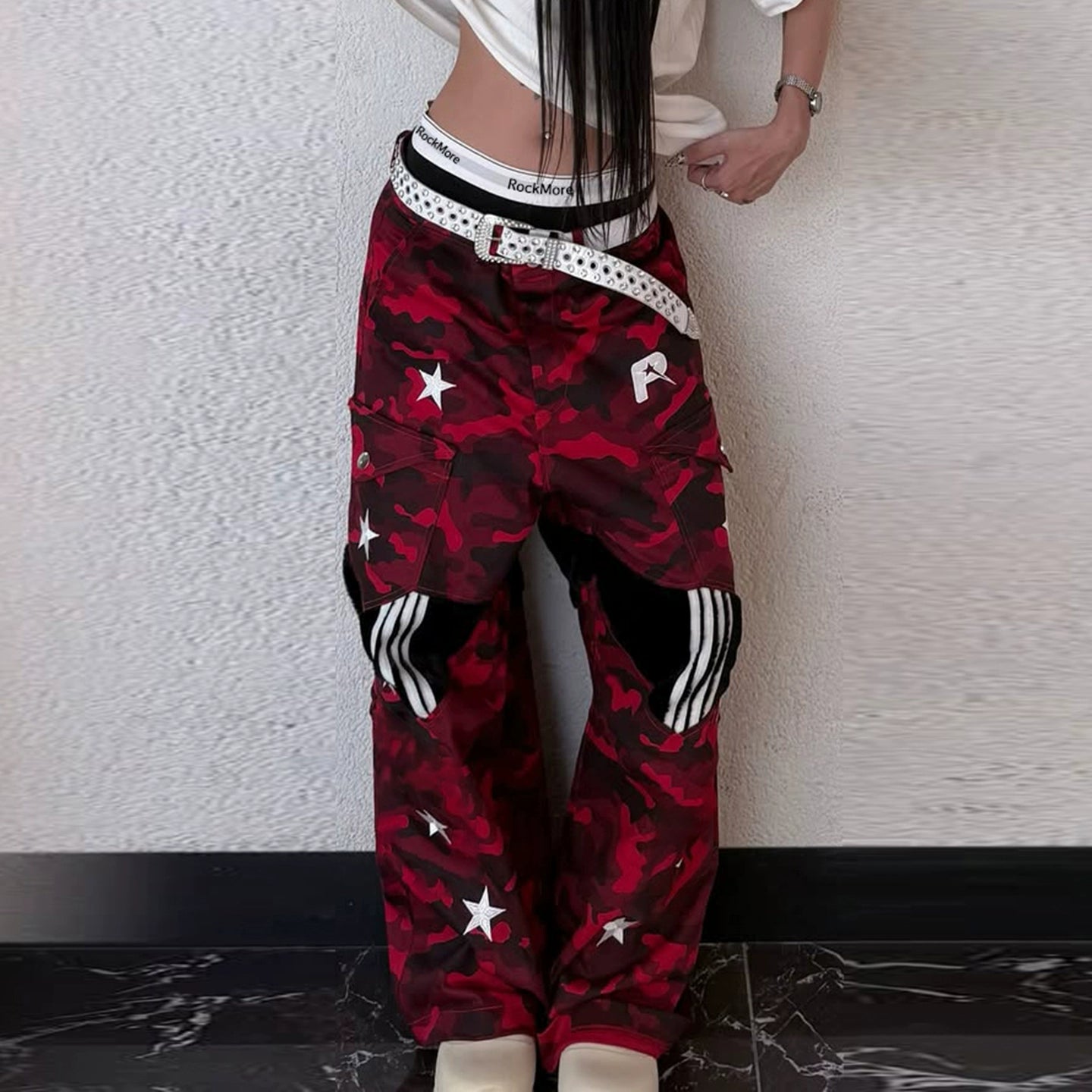 These Sanhoostudio camouflage pants feature bold star prints, patchwork design, and a low-waist loose fit. With their retro streetwear inspiration, they merge military ruggedness with casual style, making them a versatile staple for high street fashion.