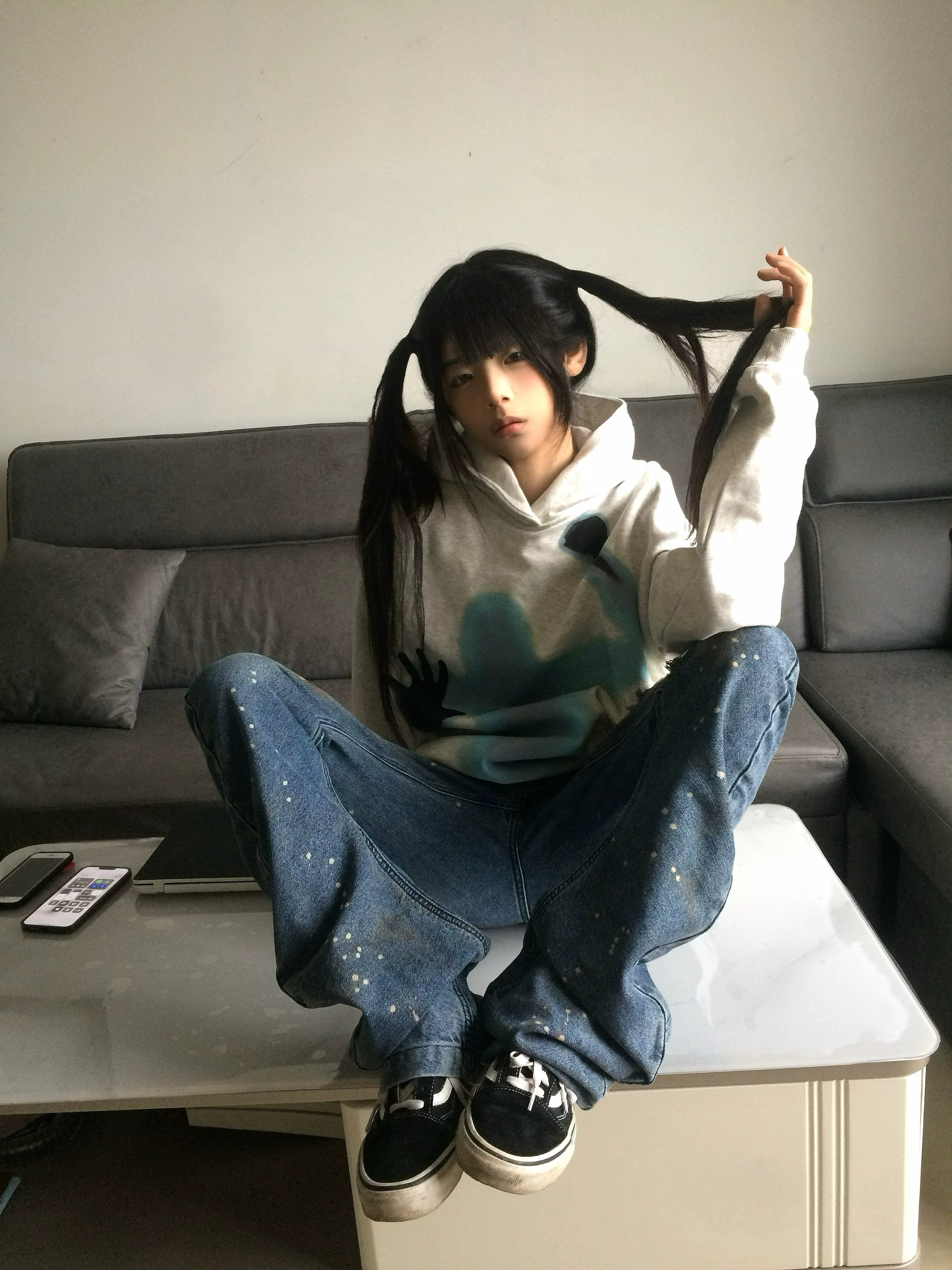 These blade-cut jeans by Sanhoostudio combine a heavy mud-dye wash, pleated textures, and distressed craftsmanship to create a futuristic yet rugged aesthetic. Perfect for grunge-inspired styling, high street fashion, or unique streetwear looks, they deliver both edge and originality.