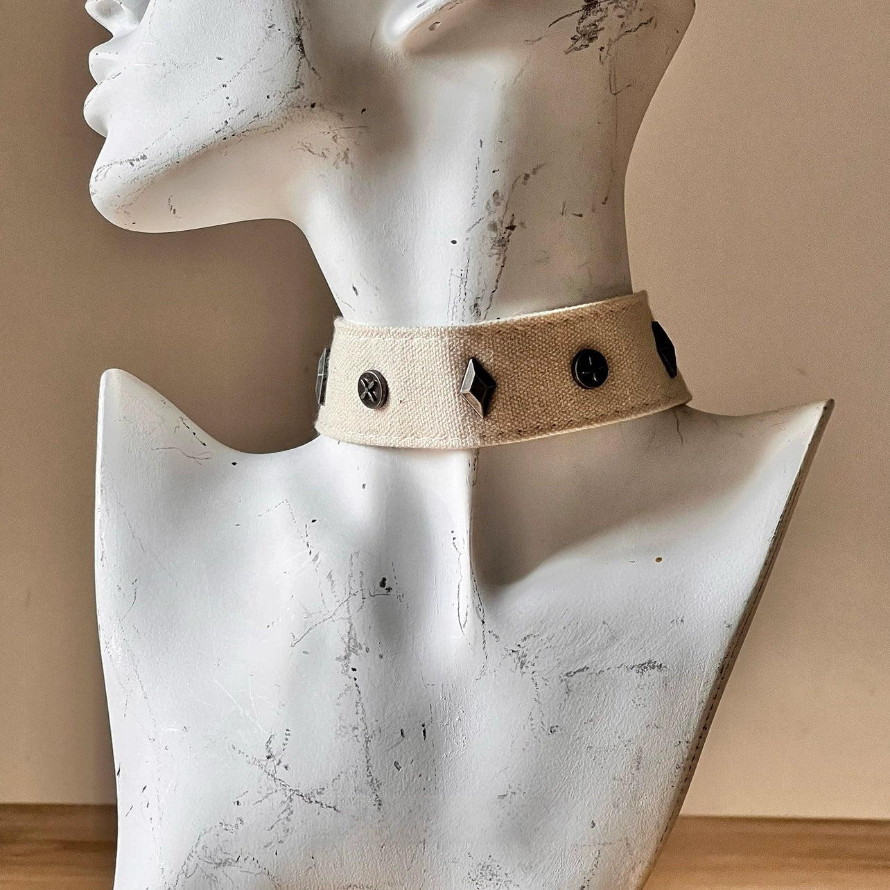 White Canvas Metal Choker Necklace