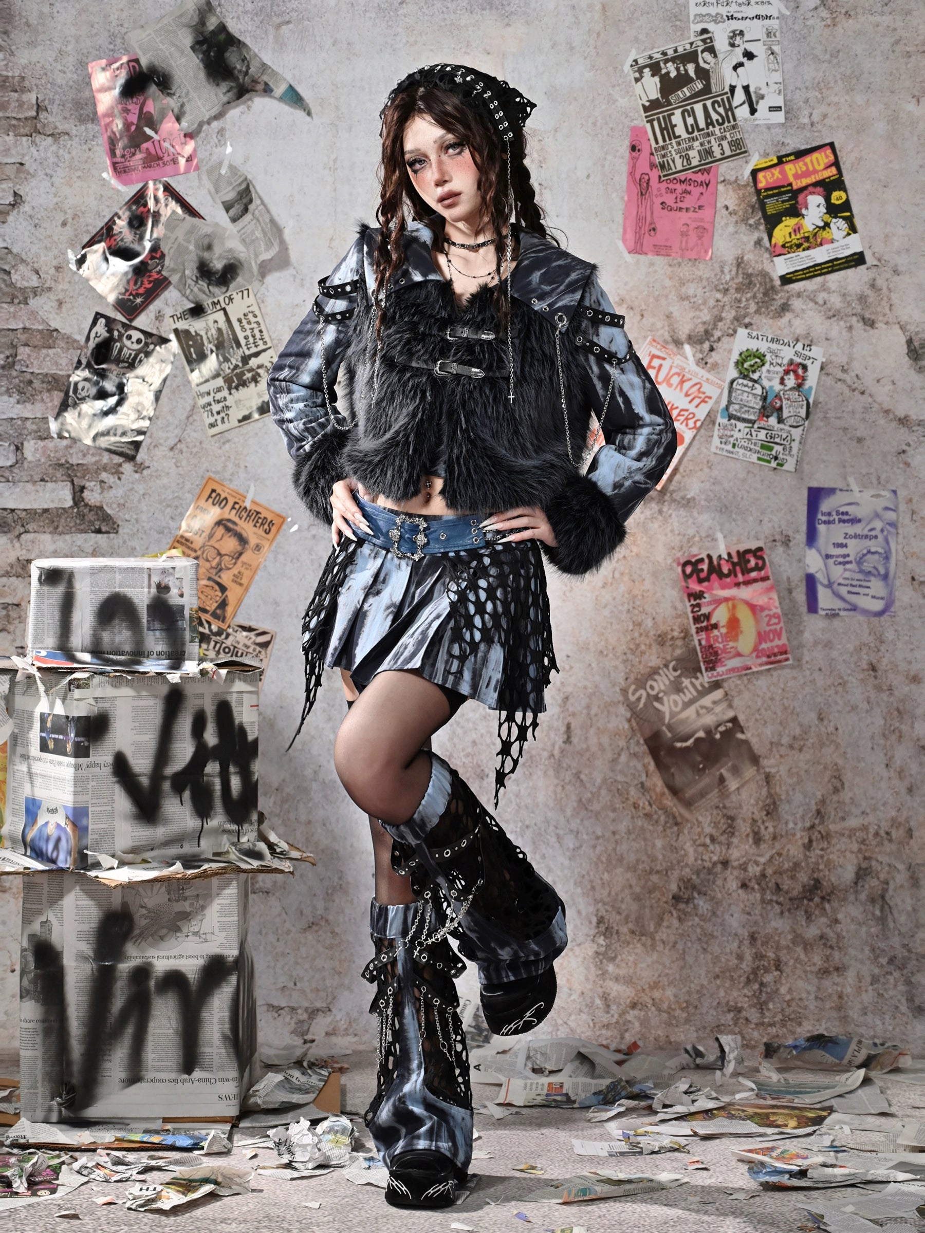 Sanhoostudio’s tie-dye chain fur jacket redefines Y2K punk style with plush warmth, bold patchwork, and edgy detailing for standout winter outfits.