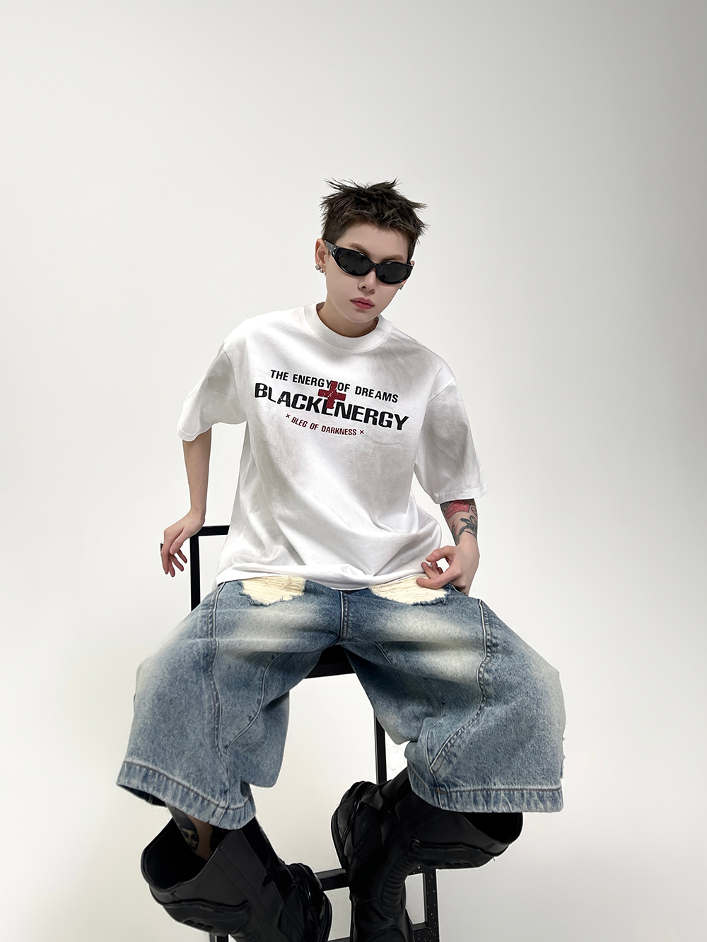 The Sanhoostudio oversized T-shirt features a distressed vintage wash with a round neck and structured shoulders. With its breathable cotton fabric and relaxed high street vibe, it’s a wardrobe staple that blends comfort and edgy streetwear style.