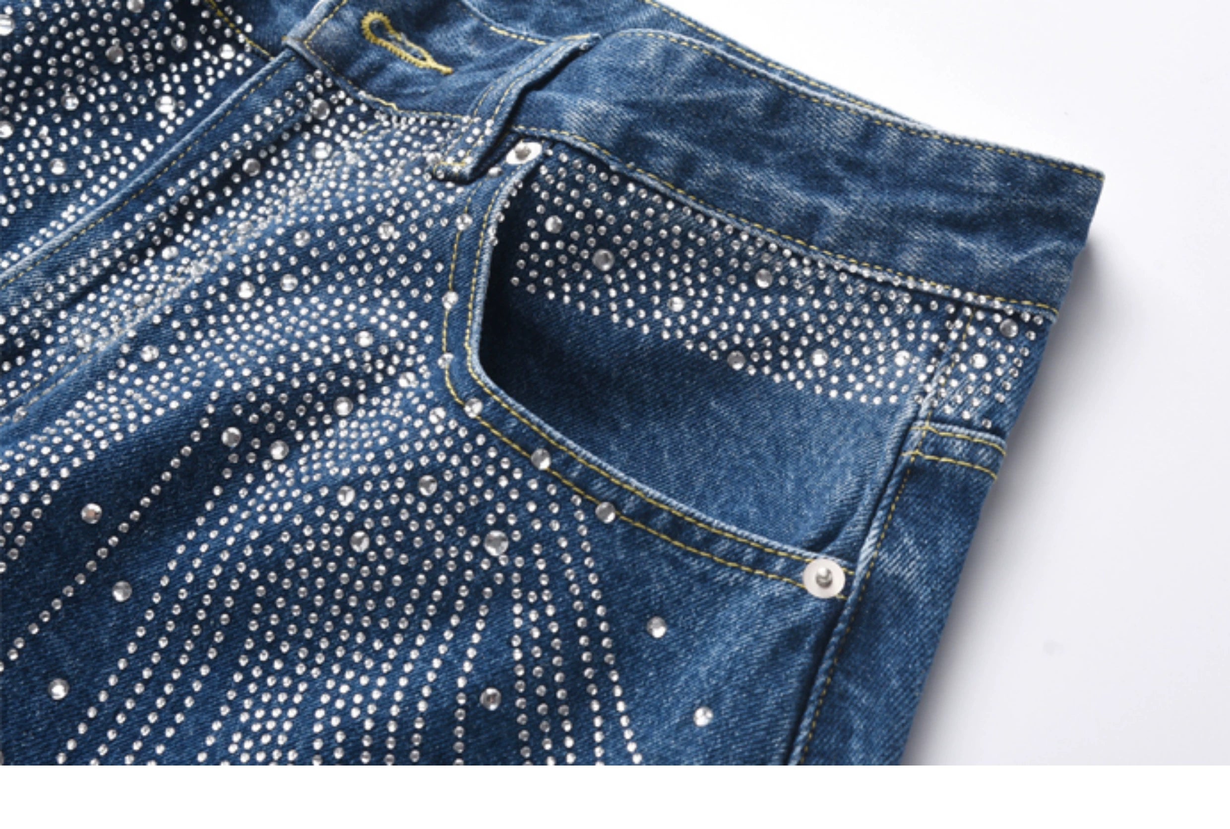 These laser rhinestone denim pants from Sanhoostudio sparkle with full-stone embellishments. Featuring a flared wide-leg silhouette, they embody futuristic glamour and bold streetwear style.