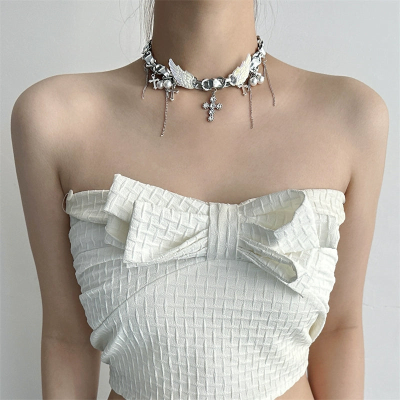 Sanhoostudio’s Y2K-inspired wing cross choker captures futuristic rebellion and feminine strength. A perfect balance between bold design and refined glamour.