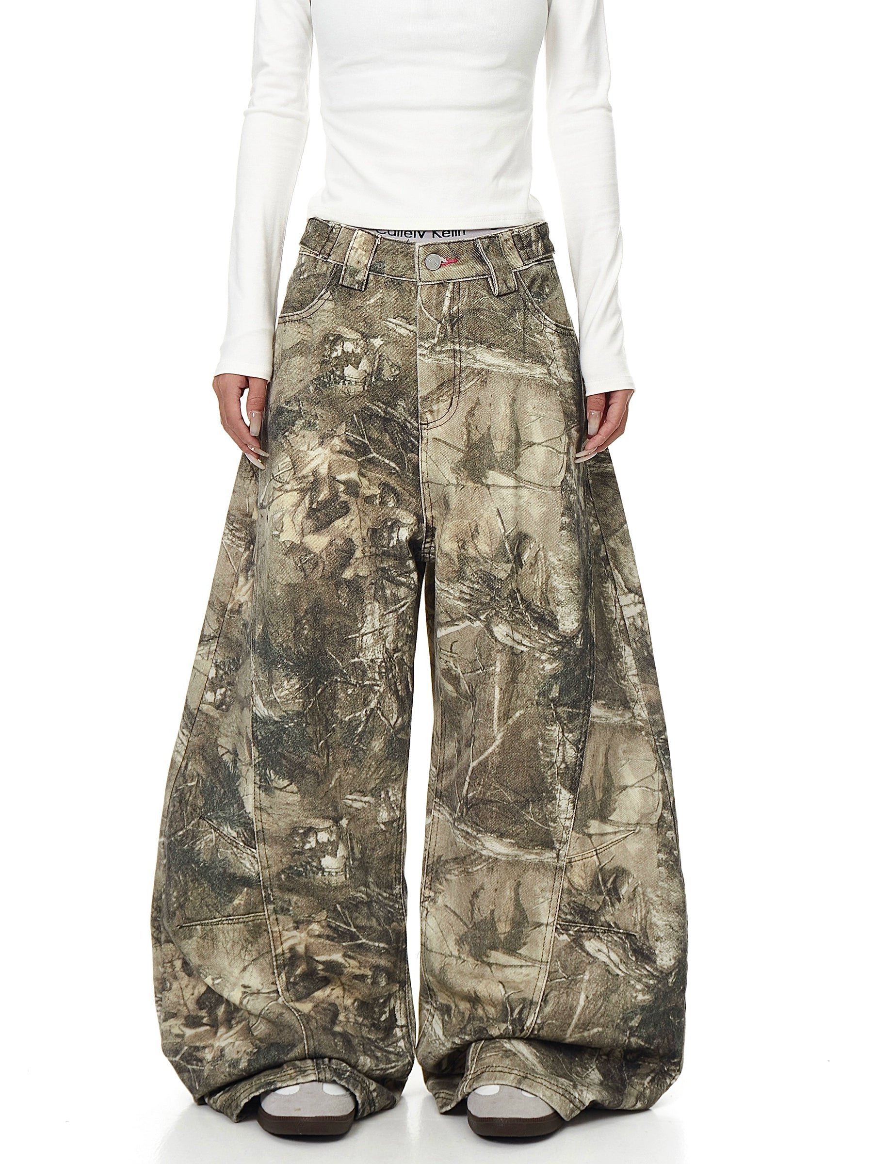Letter Embroidered Branch Camo Denim Pants