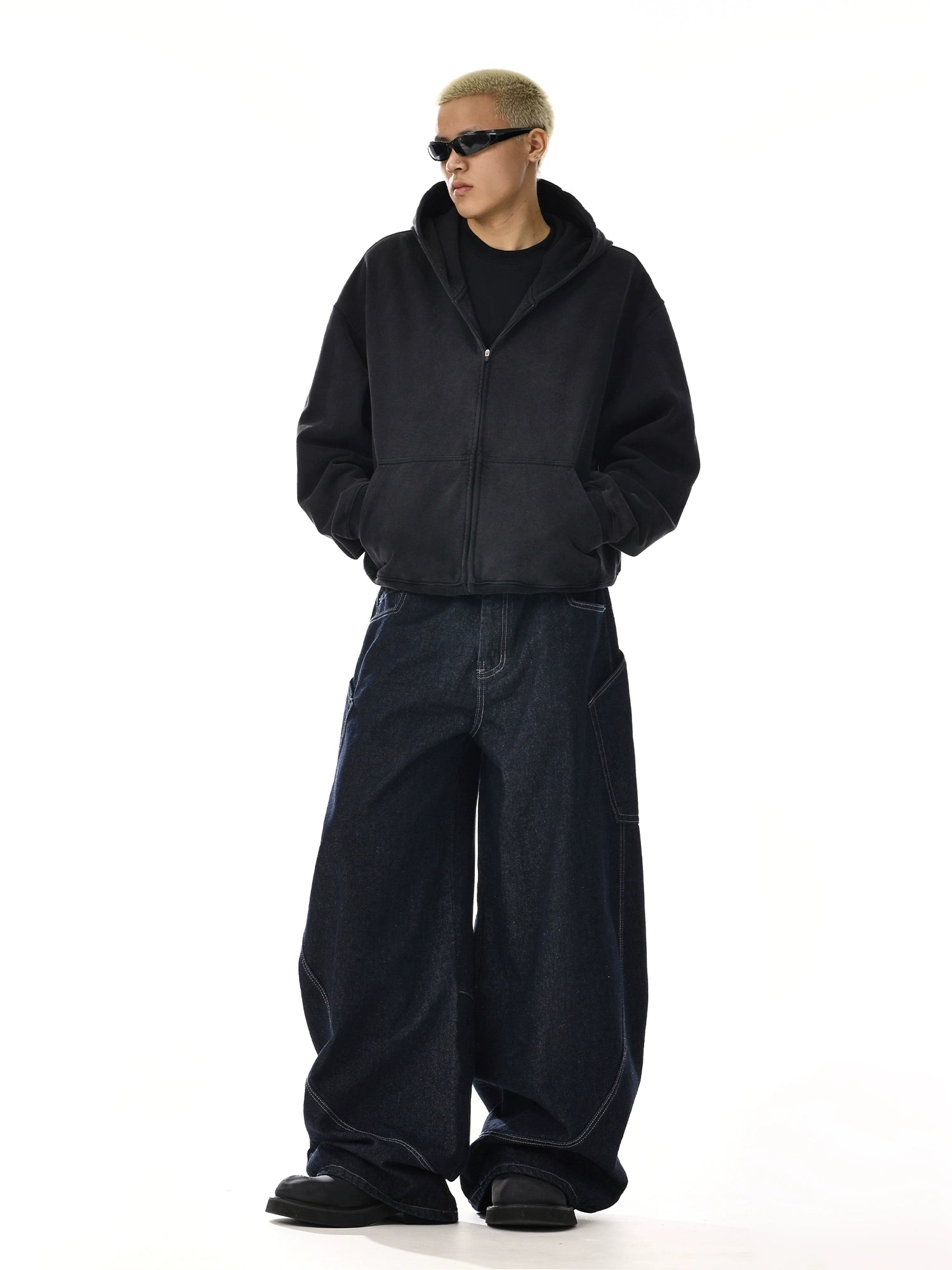 Oversized Wide-Leg Curved Denim Jeans with Retro Streetwear Fit