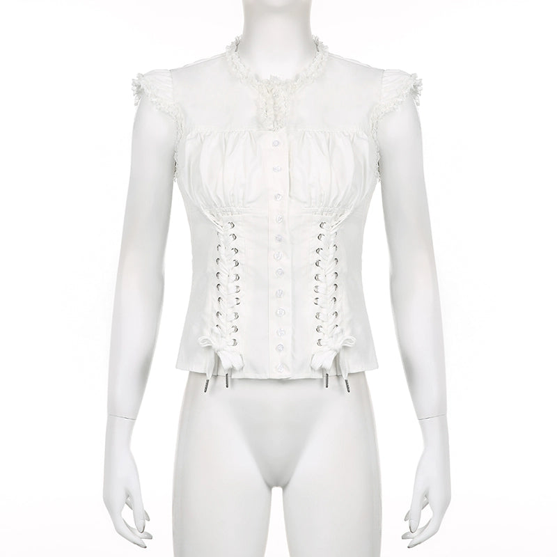 Sanhoostudio’s lace-up slim waist T-shirt offers a unique deconstructed silhouette with lace detail, blending feminine charm with edgy streetwear. A stylish choice for standout urban looks.