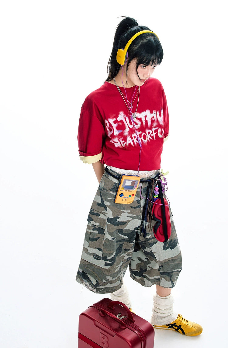 These Sanhoostudio denim shorts feature a camouflage print with vintage washing for a rugged retro effect. Designed with a relaxed fit, they deliver everyday comfort while embracing a military-inspired urban aesthetic.
