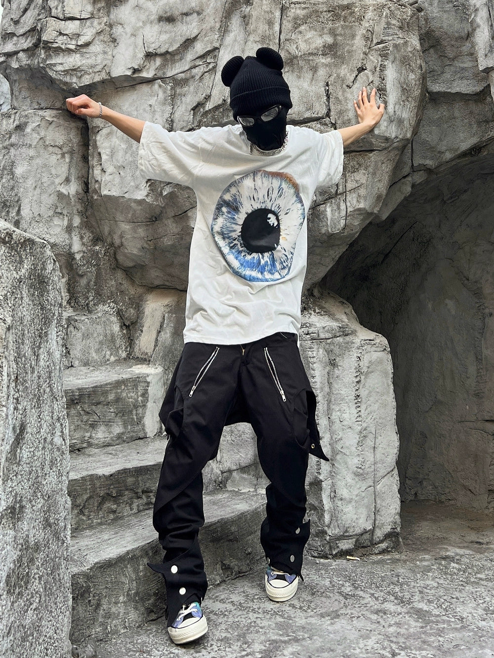 The Sanhoostudio functional zipper pants feature a straight-leg cut with punk-inspired hip-hop elements, bold zipper detailing, and a utilitarian aesthetic. Perfect for streetwear lovers, these pants combine comfort with striking urban energy for standout everyday styling.