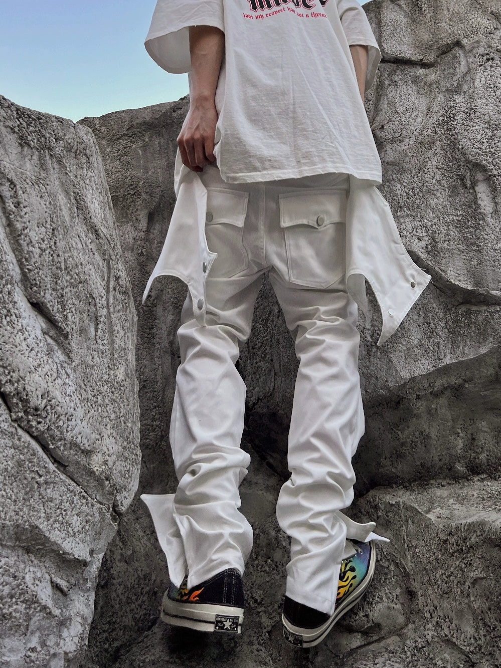 The Sanhoostudio functional zipper pants feature a straight-leg cut with punk-inspired hip-hop elements, bold zipper detailing, and a utilitarian aesthetic. Perfect for streetwear lovers, these pants combine comfort with striking urban energy for standout everyday styling.
