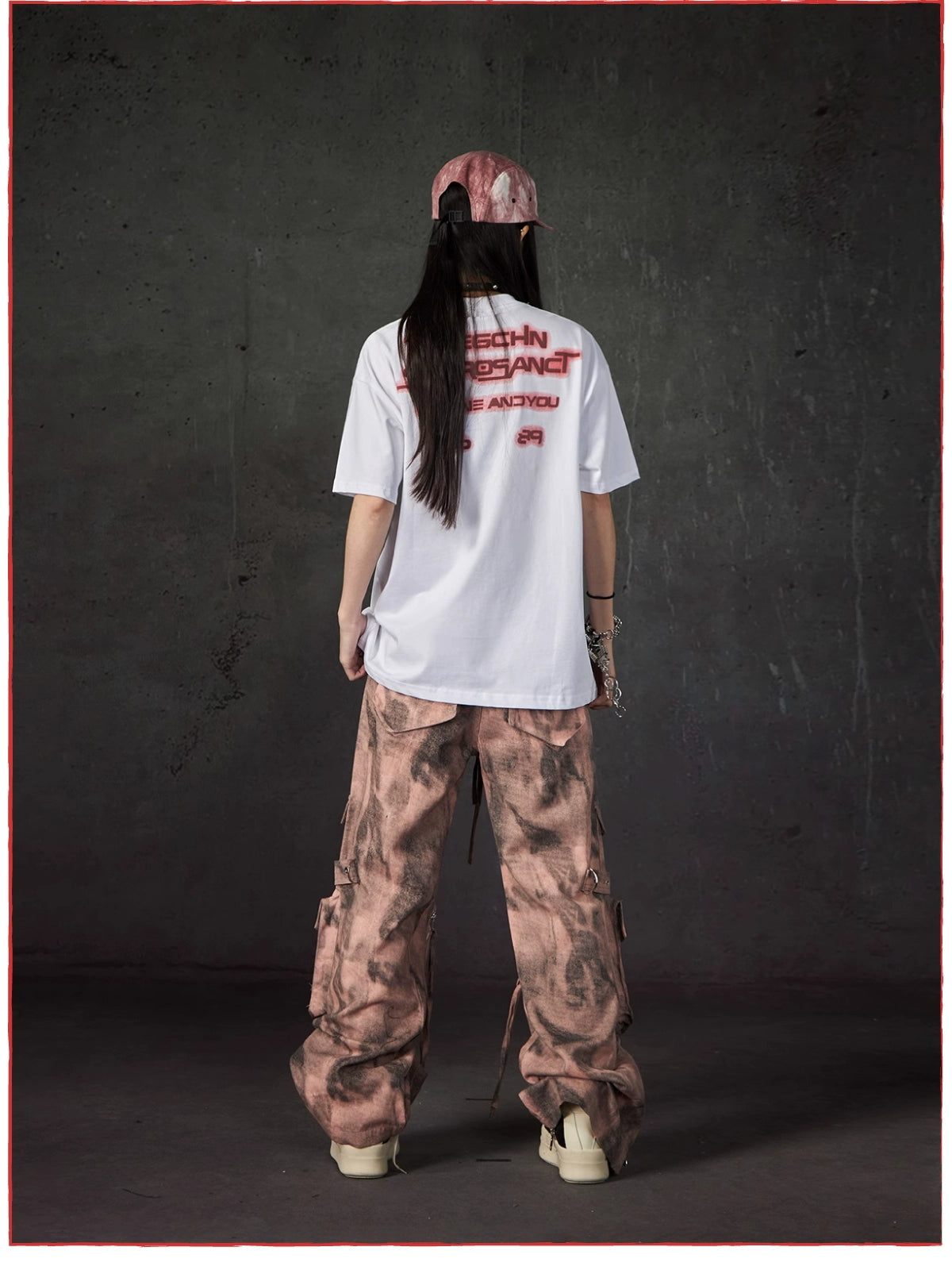 The Sanhoostudio distressed mud-dye cargo pants feature a heavy washed finish, rugged multi-pocket design, and a relaxed straight-leg fit. Perfect for utilitarian and high street styling, they combine functionality with bold design, making them an essential statement for everyday streetwear wardrobes.