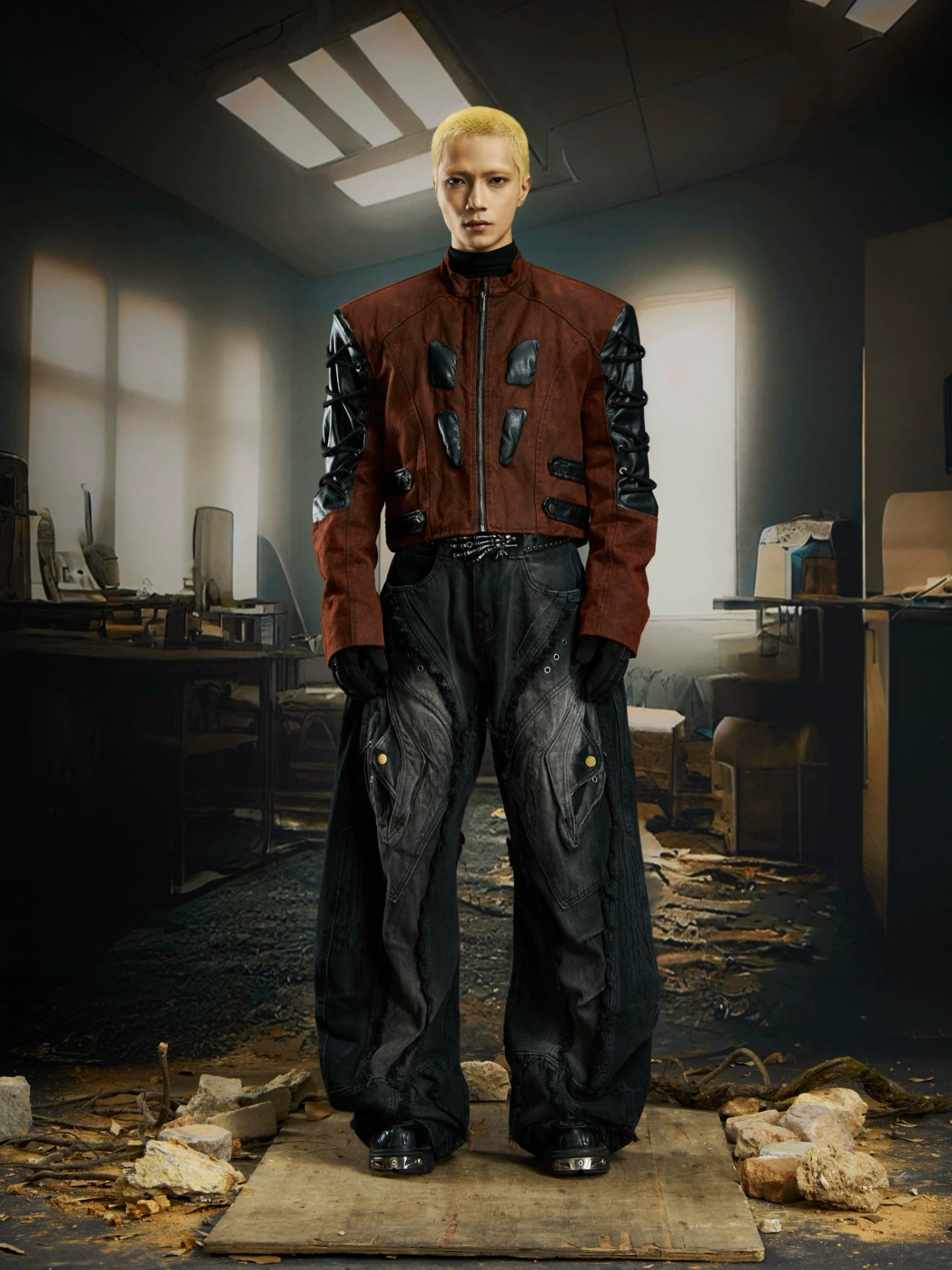 Extreme deconstructed blade-cut jeans with raw edges, washed fading, and a post-apocalyptic street silhouette. A signature Sanhoostudio statement.