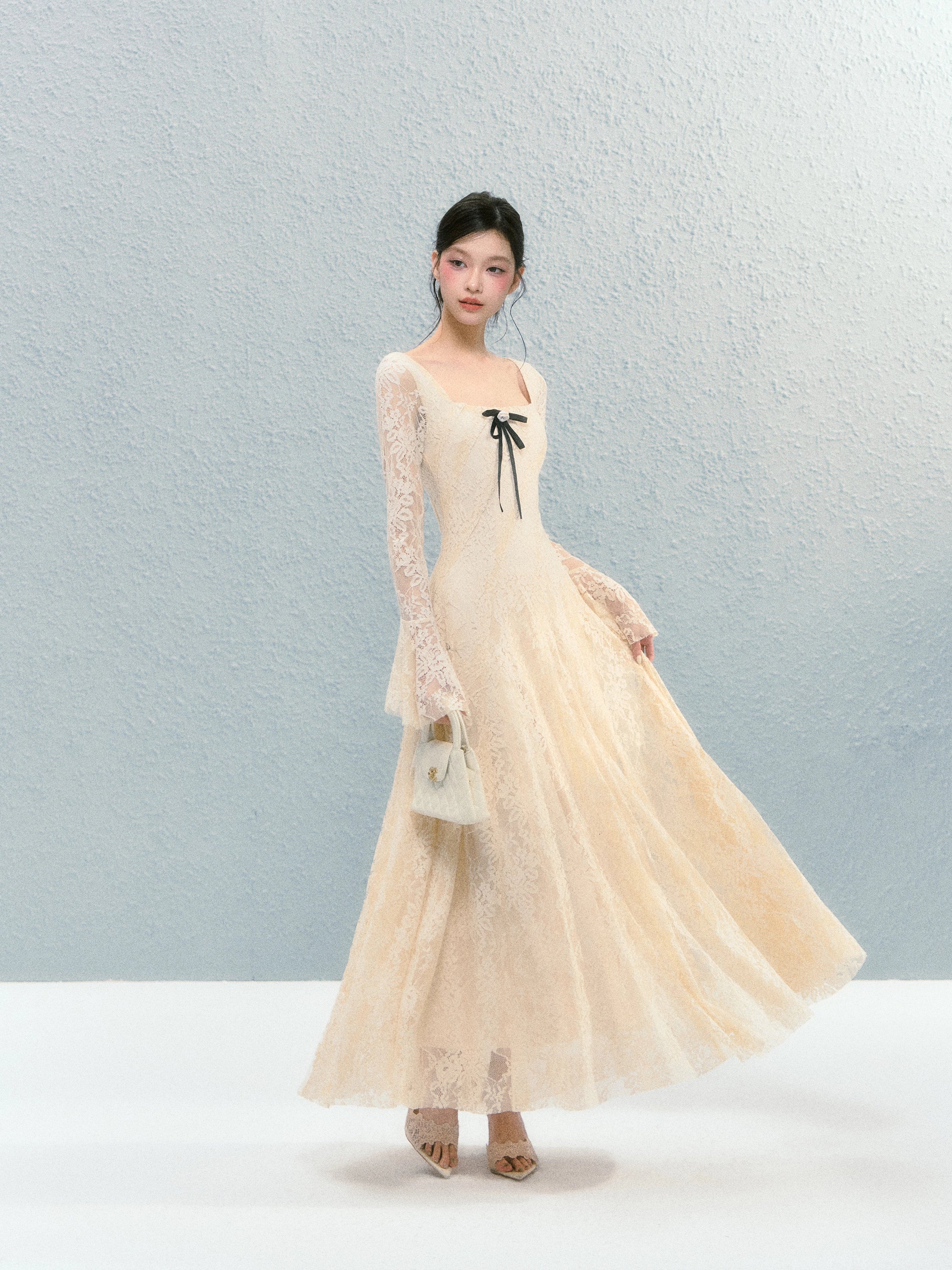 Sanhoostudio presents the Lace Bow Long Sleeve Dress, a charming piece with lace and bow accents, perfect for birthdays and autumn gatherings.