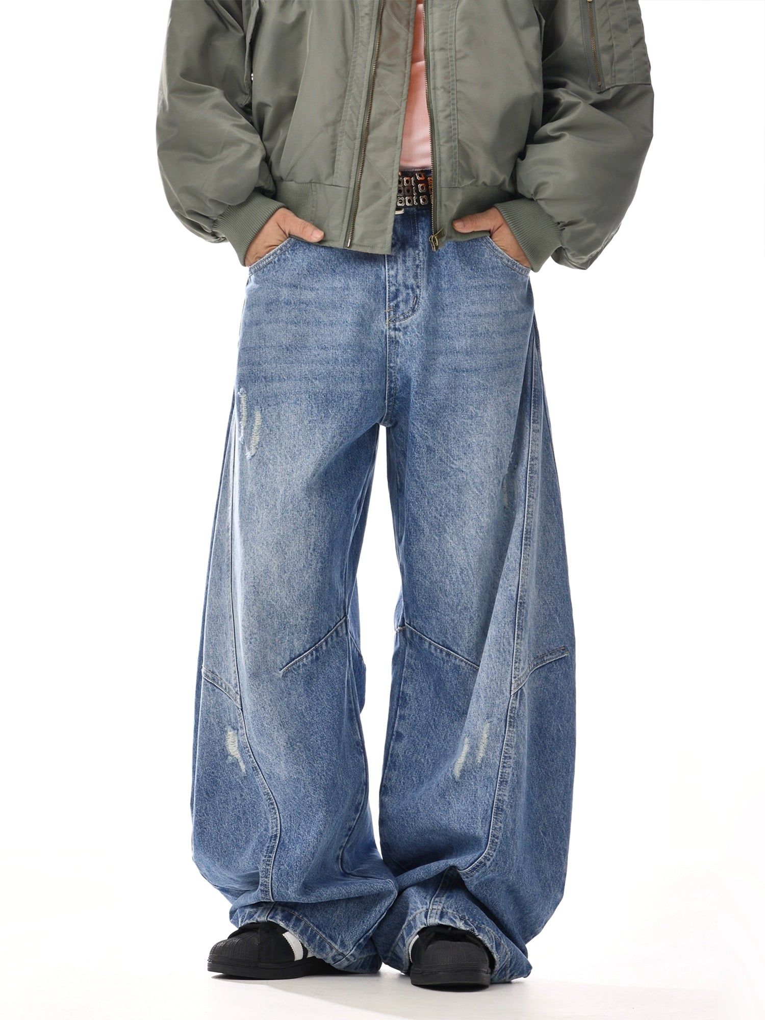 Wide-Leg Curved Denim Jeans with Unique 3D Tailoring Design