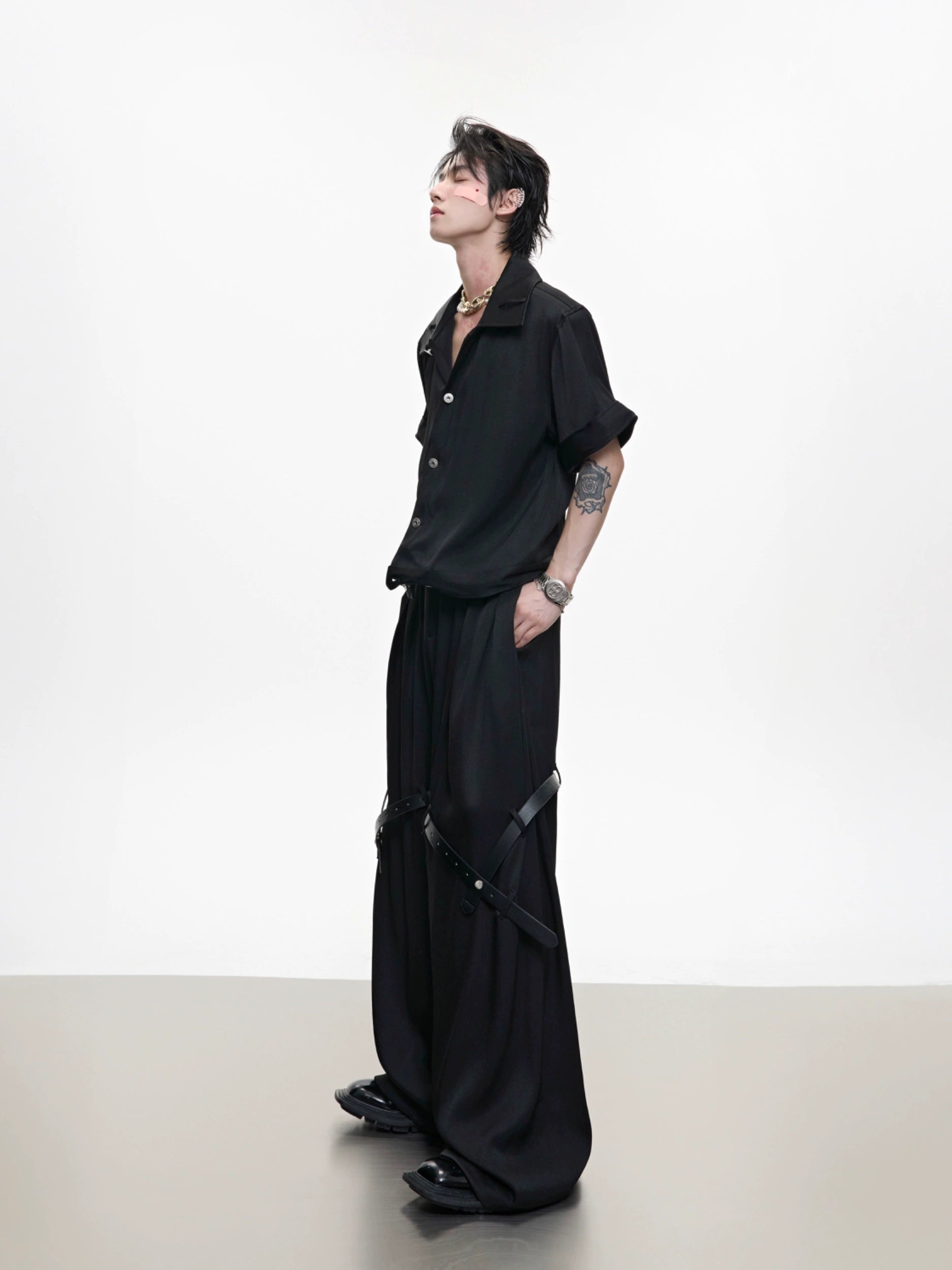 The Sanhoostudio twill textured pants showcase structured tailoring with unique belt-inspired patchwork. Combining minimalism with avant-garde detailing, they bring an elevated urban aesthetic to both casual and semi-formal styling.