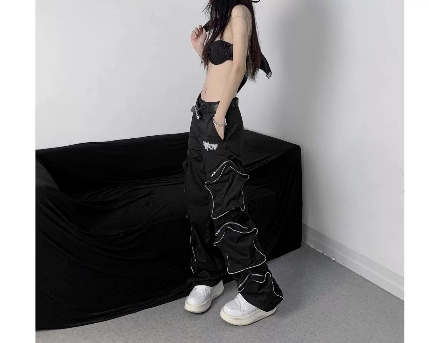 These reflective cargo pants from Sanhoostudio feature 3D star patches and bold avant-garde styling. The oversized fit and dark aesthetic make them ideal for nightwear, performance looks, or urban outfits, blending futuristic energy with functional streetwear practicality.