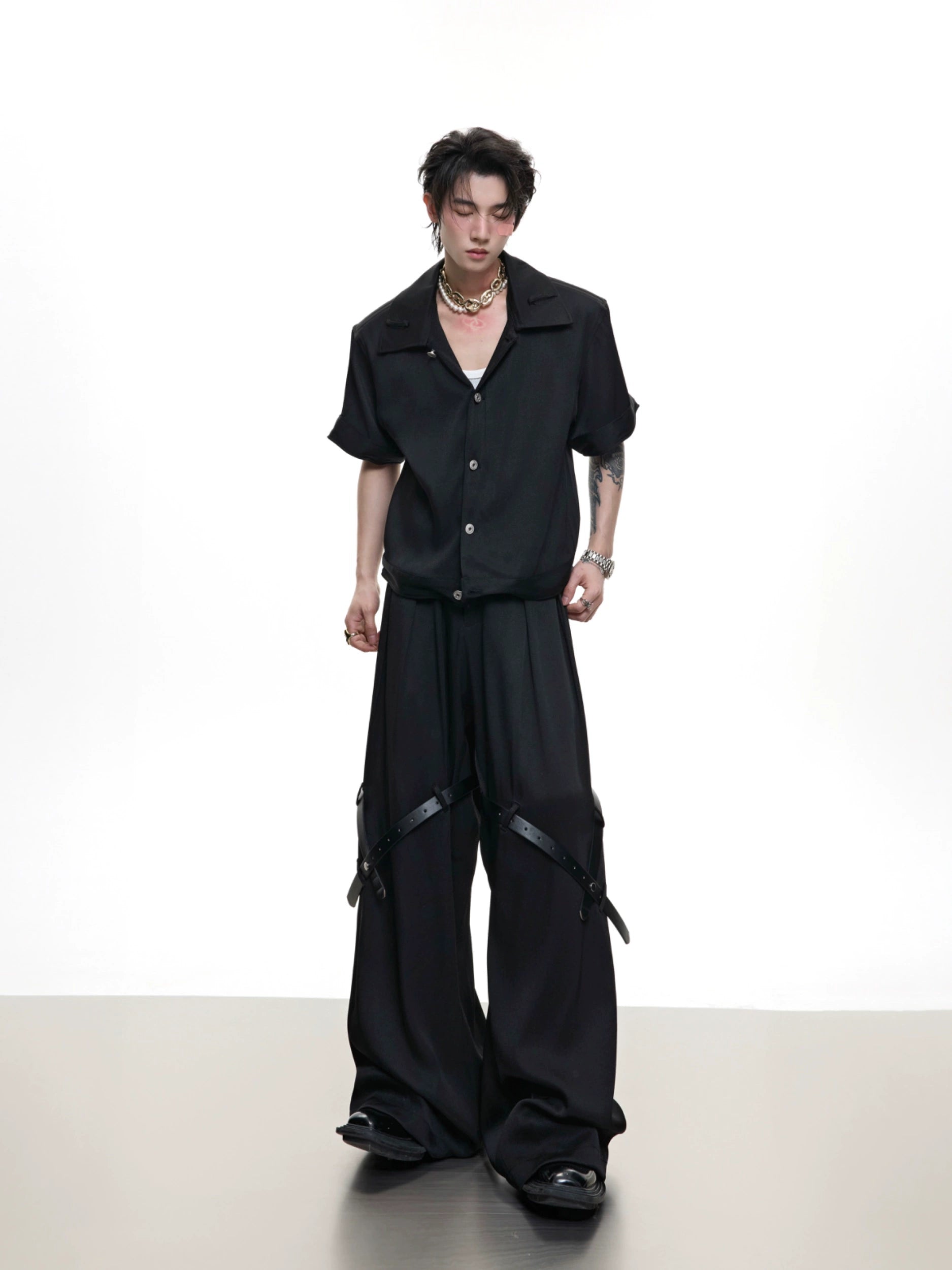 The Sanhoostudio twill textured pants showcase structured tailoring with unique belt-inspired patchwork. Combining minimalism with avant-garde detailing, they bring an elevated urban aesthetic to both casual and semi-formal styling.