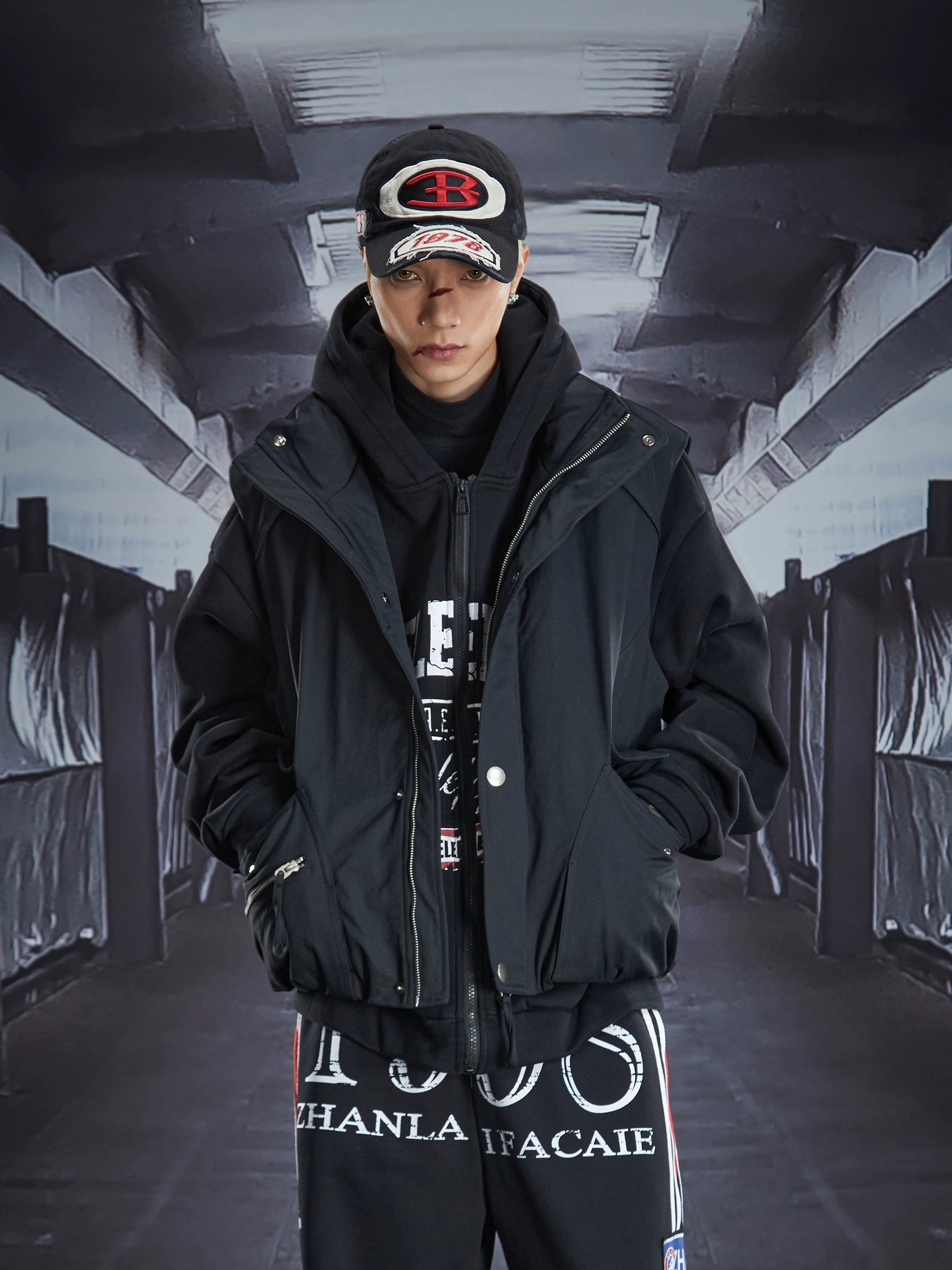 A short stand-collar puffer vest filled with 90% premium white duck down for lightweight warmth. A clean winter essential crafted by Sanhoostudio.