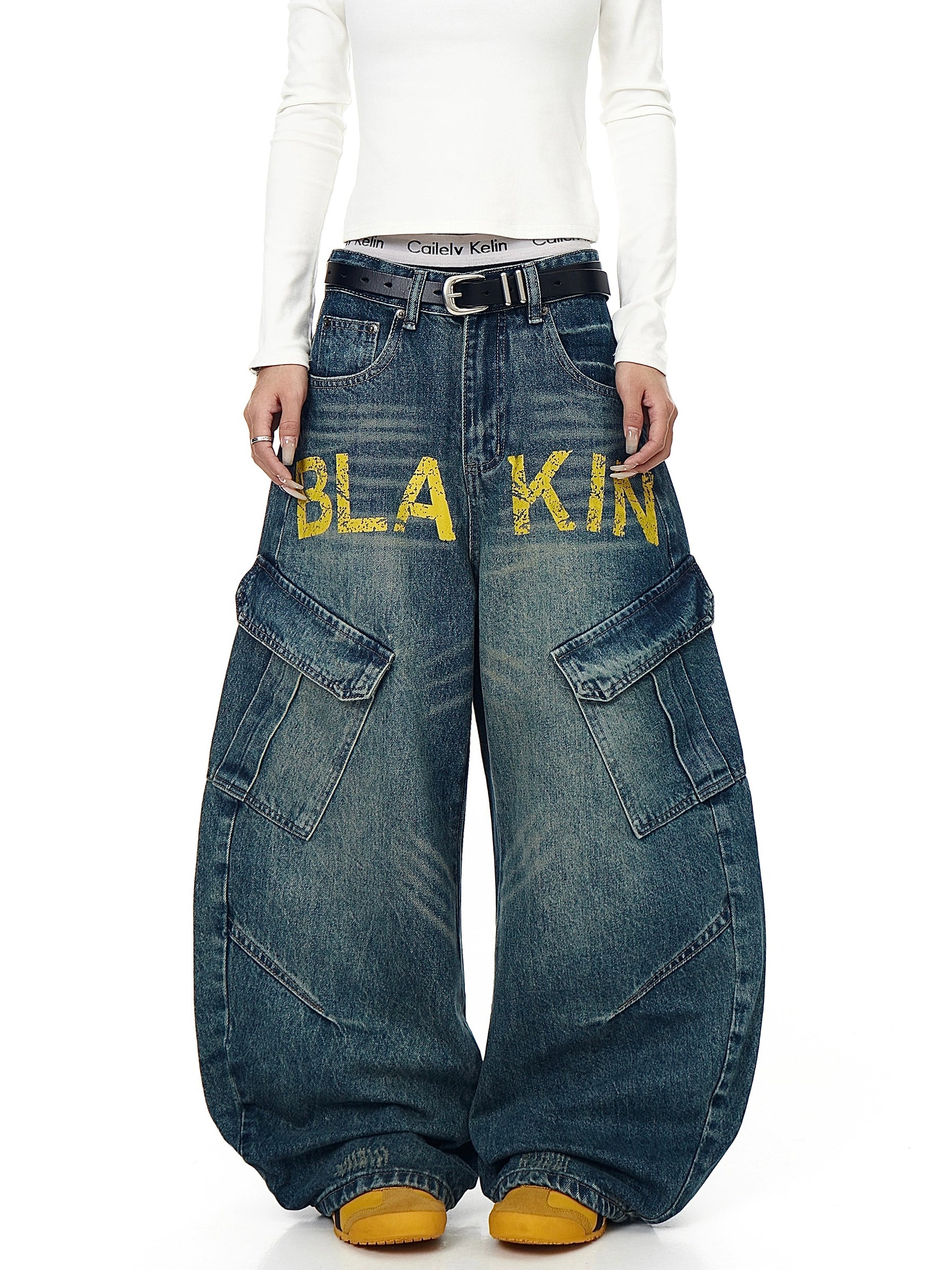 Deconstruction meets functionality in these multi-pocket denim pants. Featuring a unique cut and bold lettering, they channel SanhooStudio’s signature street-lab creativity.