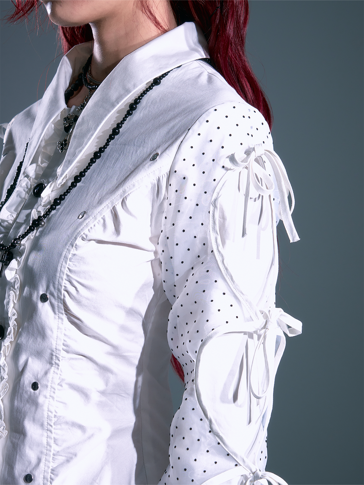 Sanhoostudio’s retro polka dot ruffled waist shirt features a slim fit, delicate tie details, and vintage-inspired elegance. Perfect for stylish streetwear and casual chic outfits.