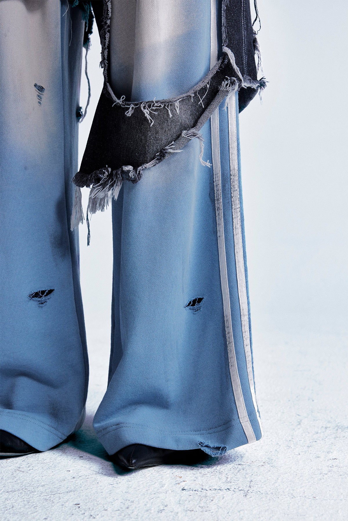 Fake Two-piece Contrast Color Stitching Ripped Jeans