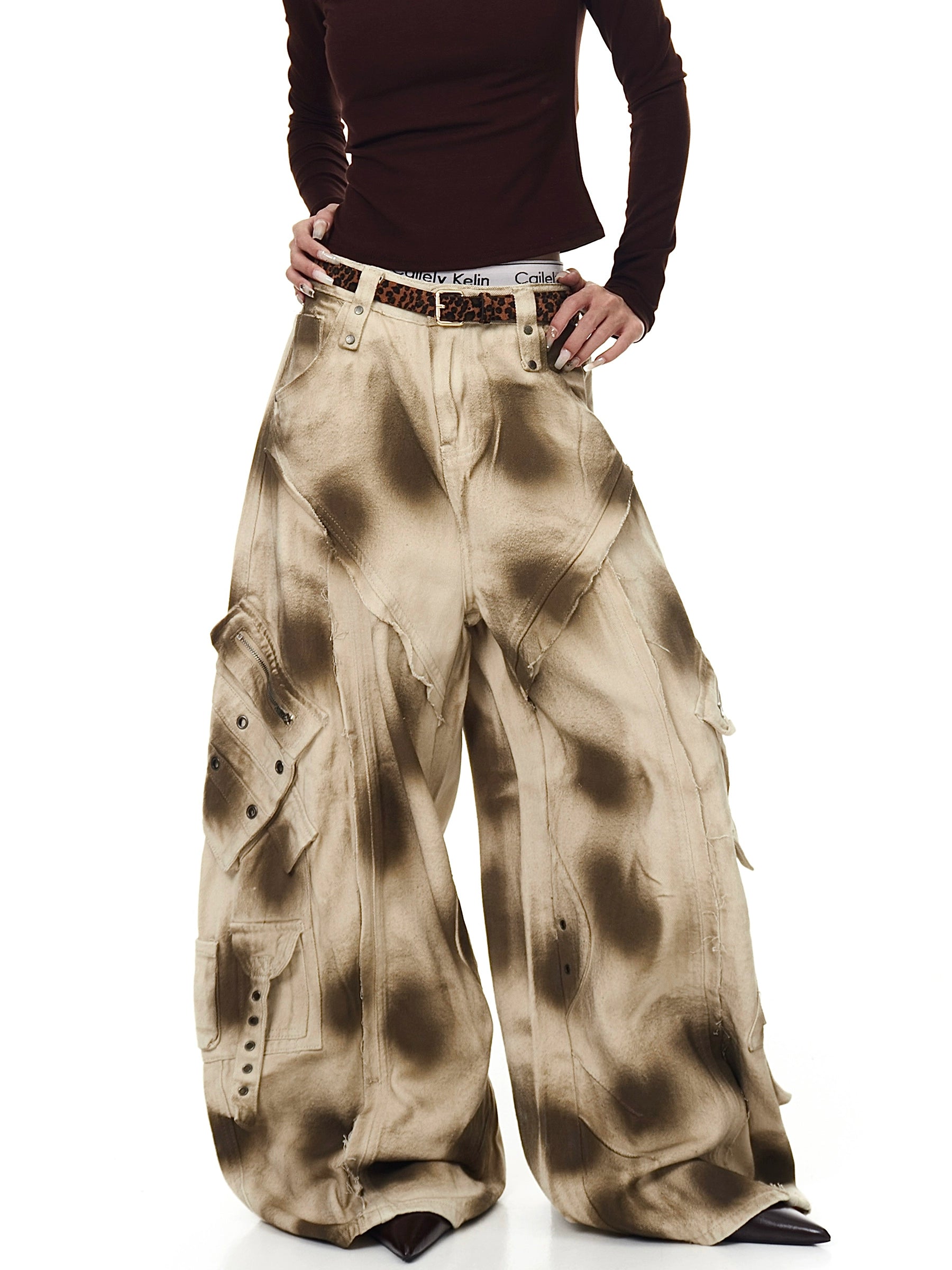 Sanhoostudio’s distressed dirty wash cargo pants combine high street aesthetics with a deconstructed wide leg silhouette, perfect for a grunge-inspired wardrobe.